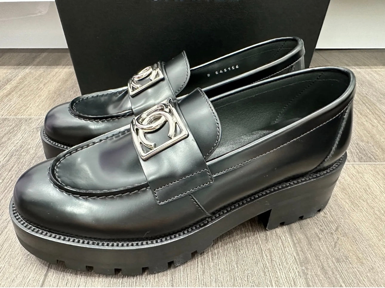 2023 CHANEL BLACK LEATHER METAL CC LOAFERS OXFORD SHOES MOCCASINS