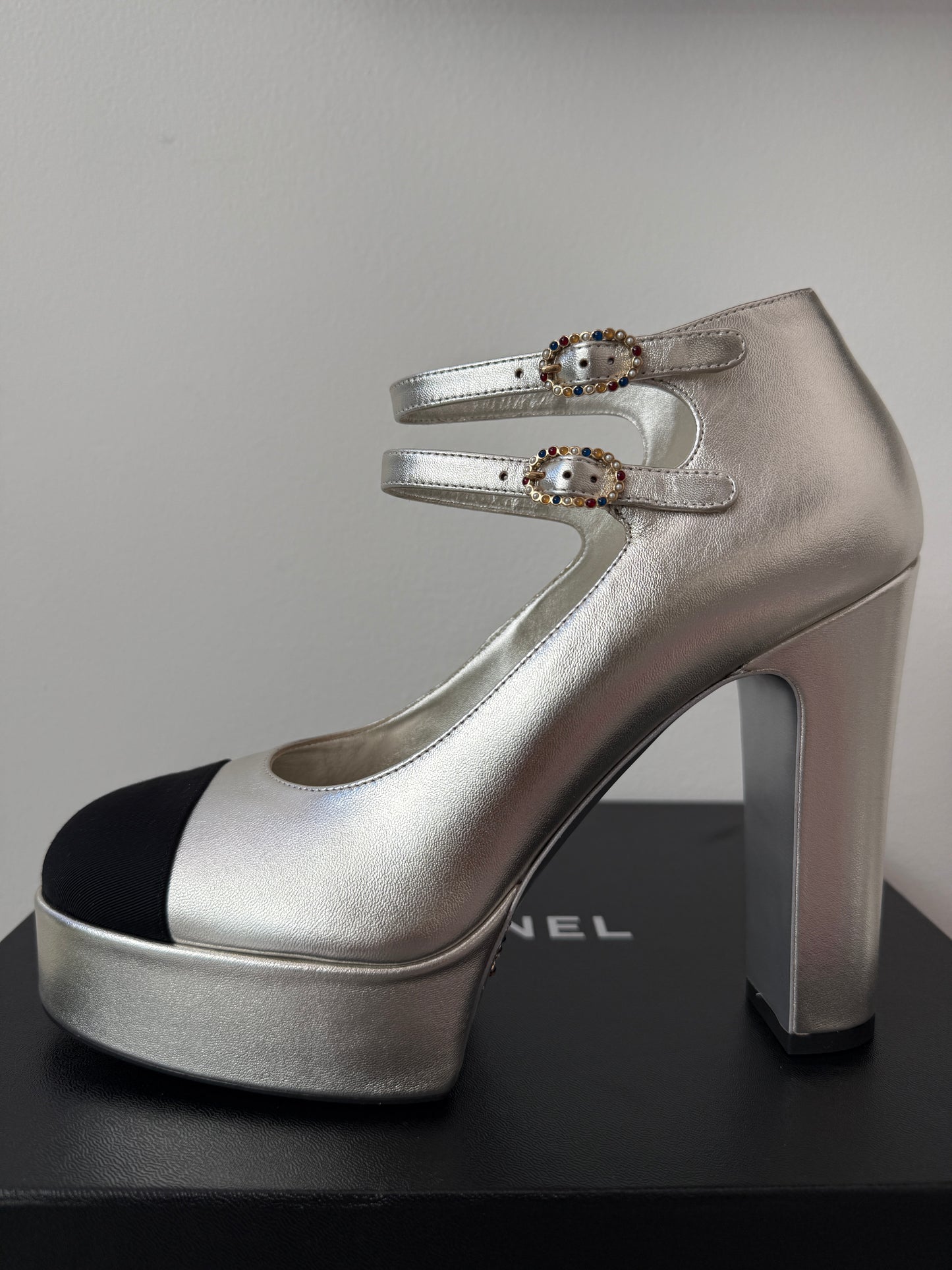 2025 CHANEL BLACK CC LOGO CAPTOE SILVER LEATHER MARYJANE HEELS PLATFORM PUPMS