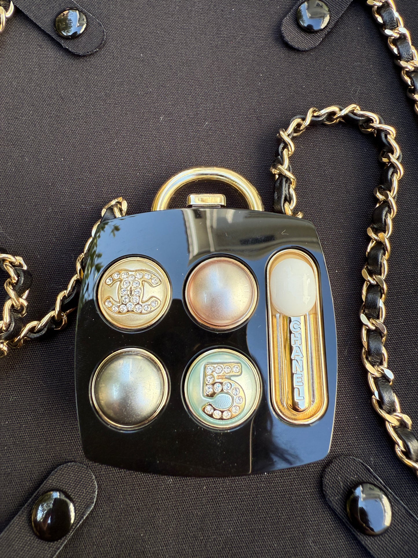 $3.5K CHANEL 2023S GOLD METAL & RESIN COMPACT POWDER COSMETIC PENDANT CHARM BLACK CHAIN NECKLACE