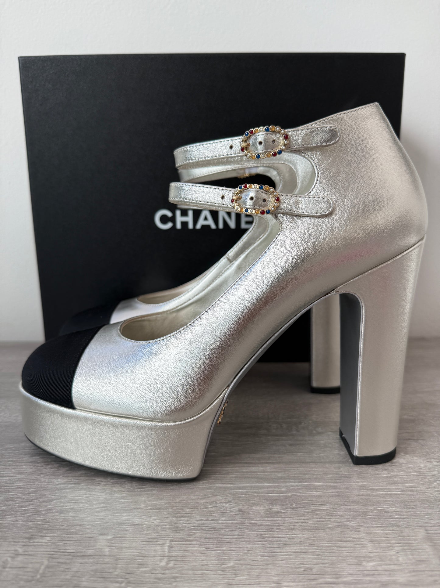 2025 CHANEL BLACK CC LOGO CAPTOE SILVER LEATHER MARYJANE HEELS PLATFORM PUPMS
