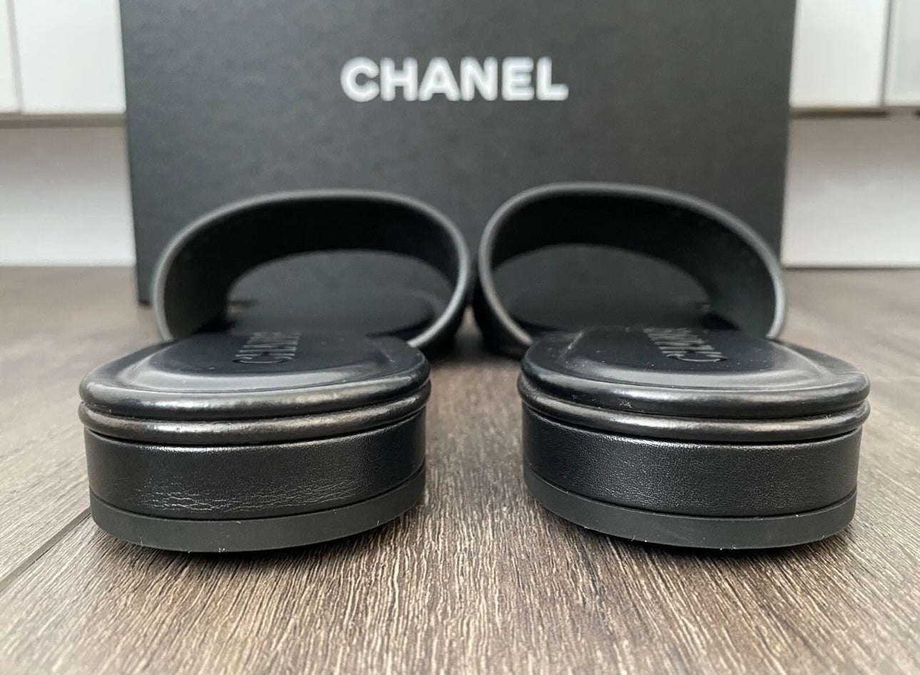 2023 CHANEL CHA NEL LOGO BLACK LEATHER FLAT SHOES SLIDES MULES