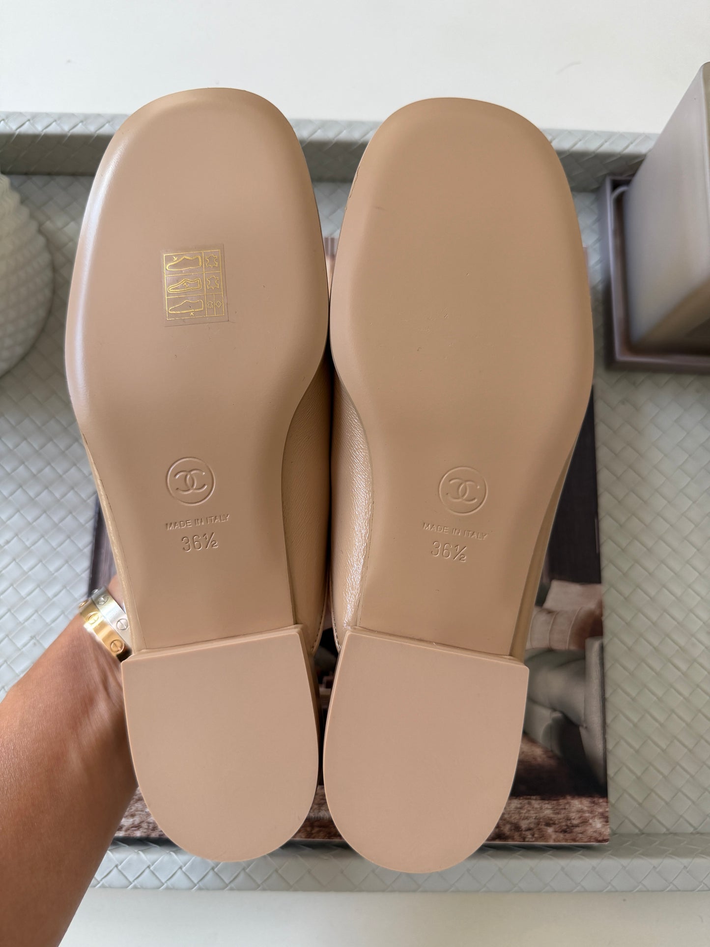 CHANEL GOLD CC LOGO WITH CRYSTALS CHAIN GOLD BEIGE NUDE PATENT LEATHER MULES SLIDES FLATS