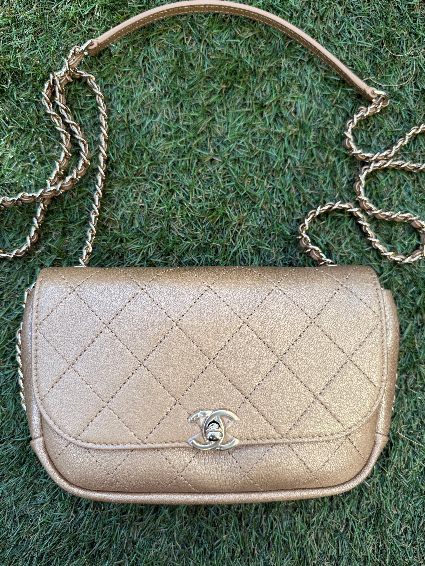 CHANEL GOLD IRIDESCENT GOATSKIN LEATHER CROSSBODY MESSENGER MINI FLAP BAG GHW