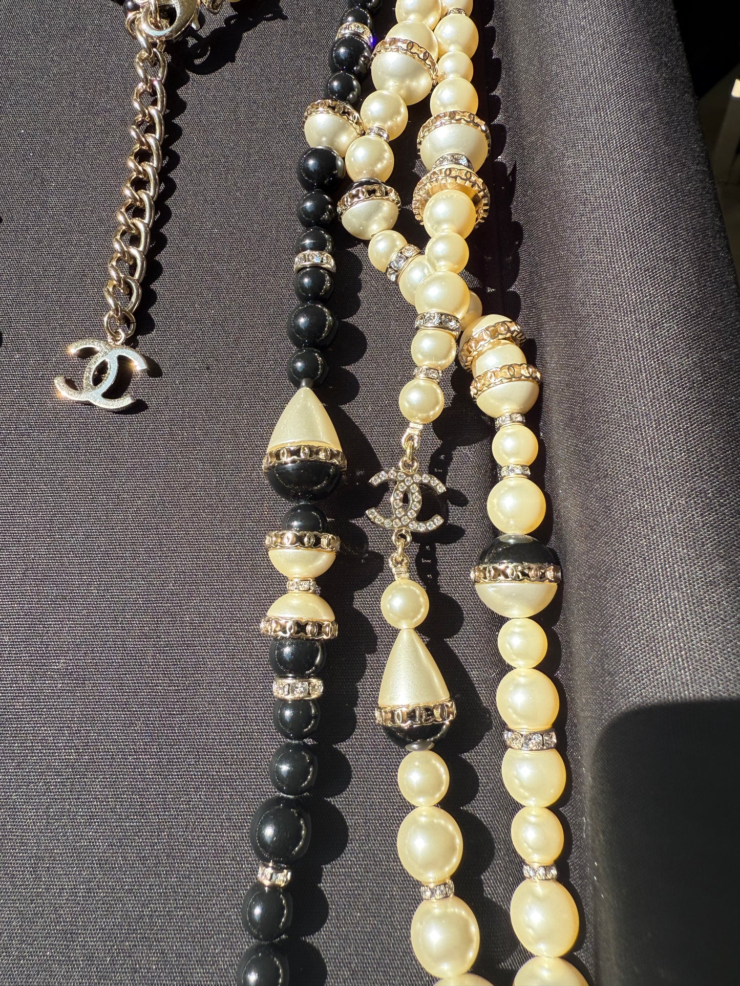 CHANEL 2021A GOLD TONE CC LOGO WHITE/BLACK PEARLS CRYSTAL BALLS TRIPLE LONG NECKLACE
