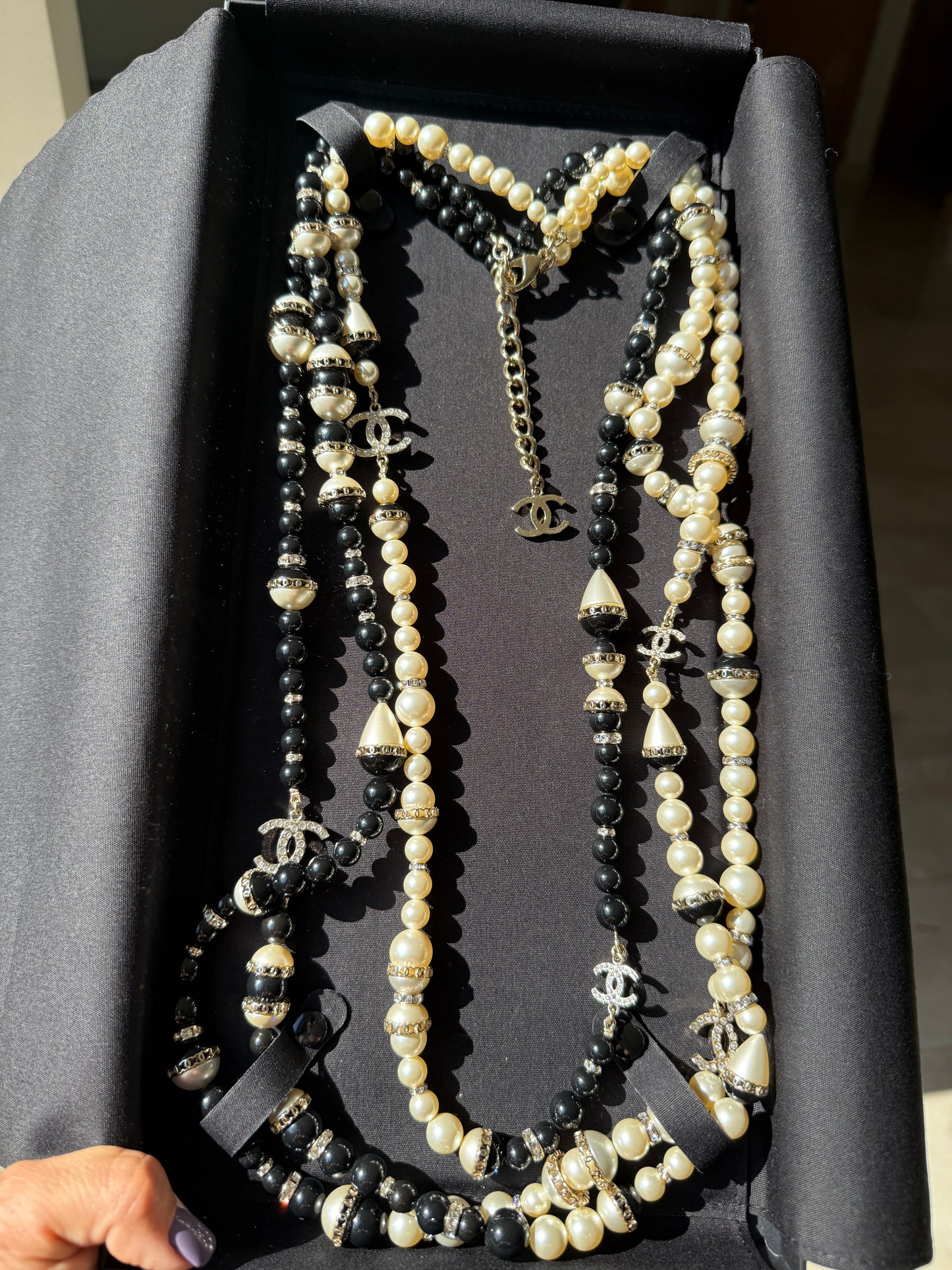 CHANEL 2021A GOLD TONE CC LOGO WHITE/BLACK PEARLS CRYSTAL BALLS TRIPLE LONG NECKLACE