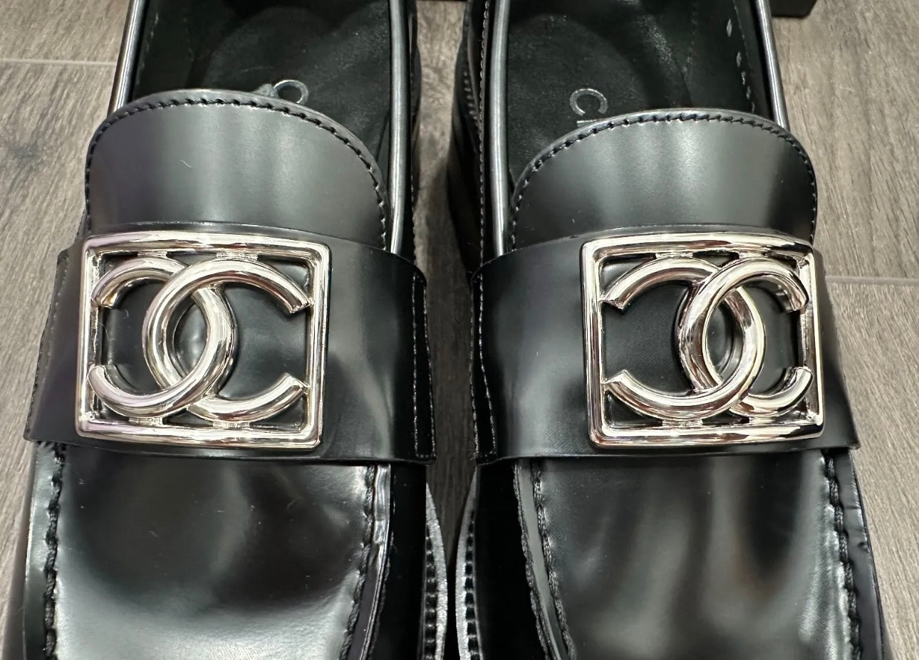 2023 CHANEL BLACK LEATHER METAL CC LOAFERS OXFORD SHOES MOCCASINS