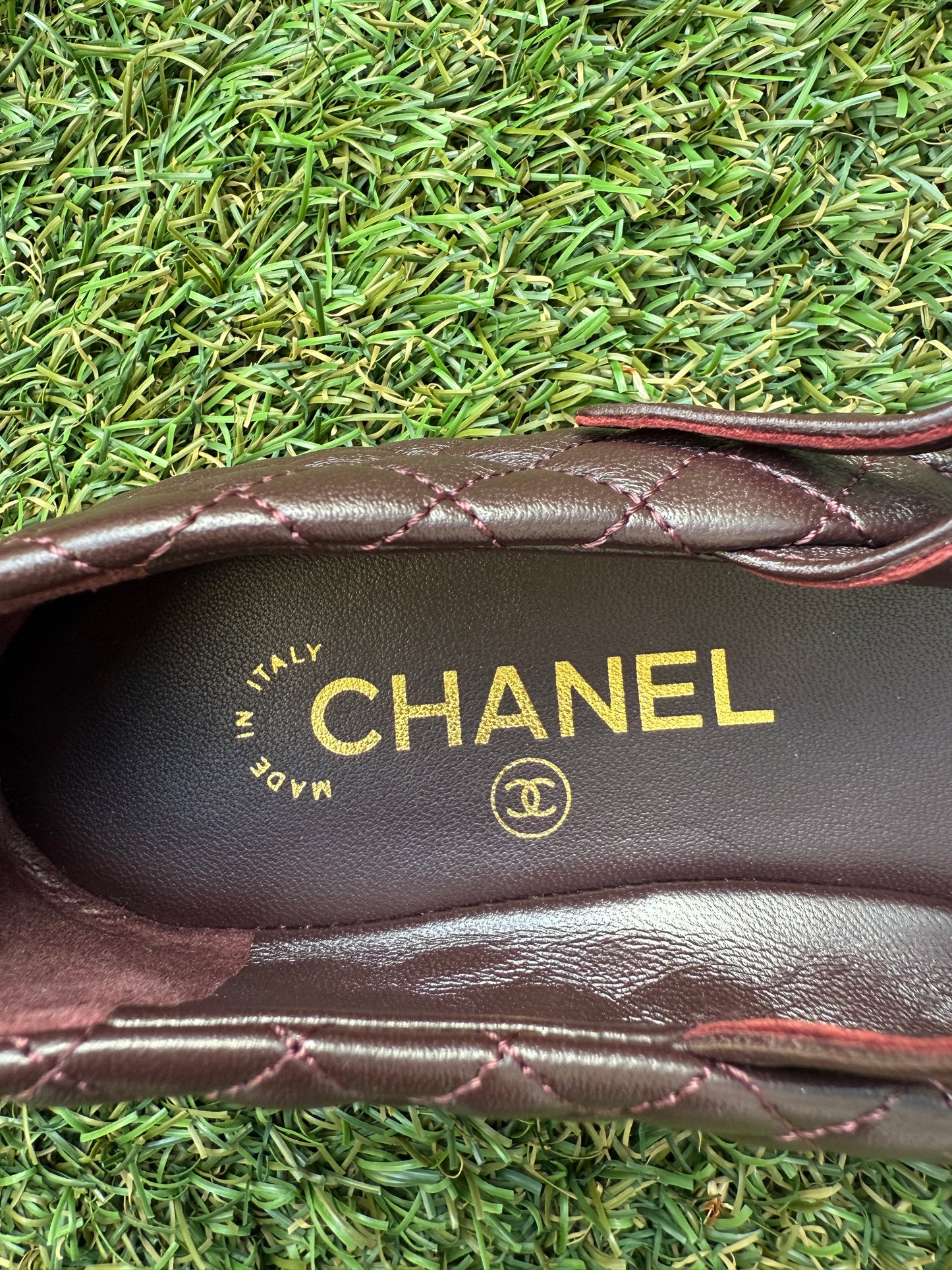 2025 CHANEL CC LOGO BURGUNDY BROWN LEATHER MARYJANE BALLET BALLERINA FLATS SHOES GOLD BUCKLE QUILTED CAP TOE