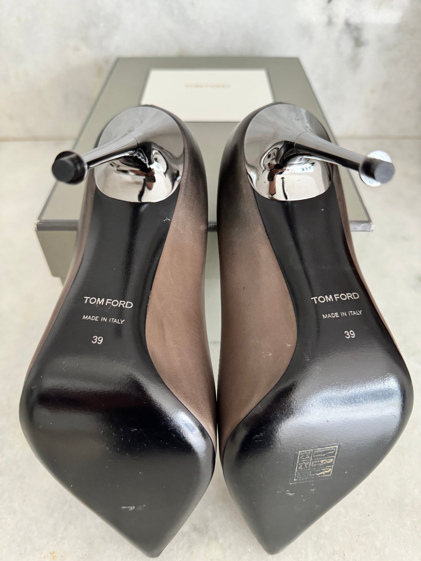 Tom Ford Iconic Gray Black Ombre Tinted Leather Metal Heel Pumps