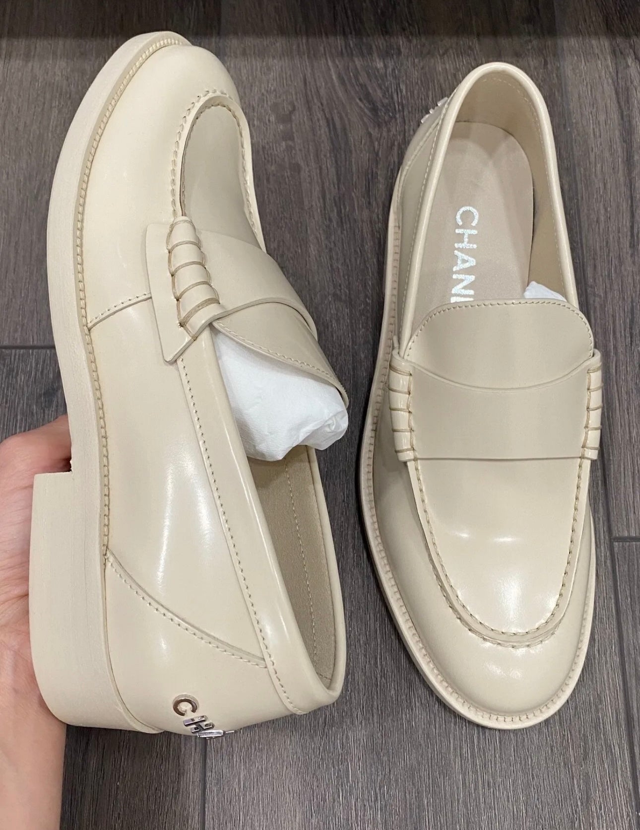 CHANEL IVORY SHINY LEATHER LOAFERS OXFORD SHOES