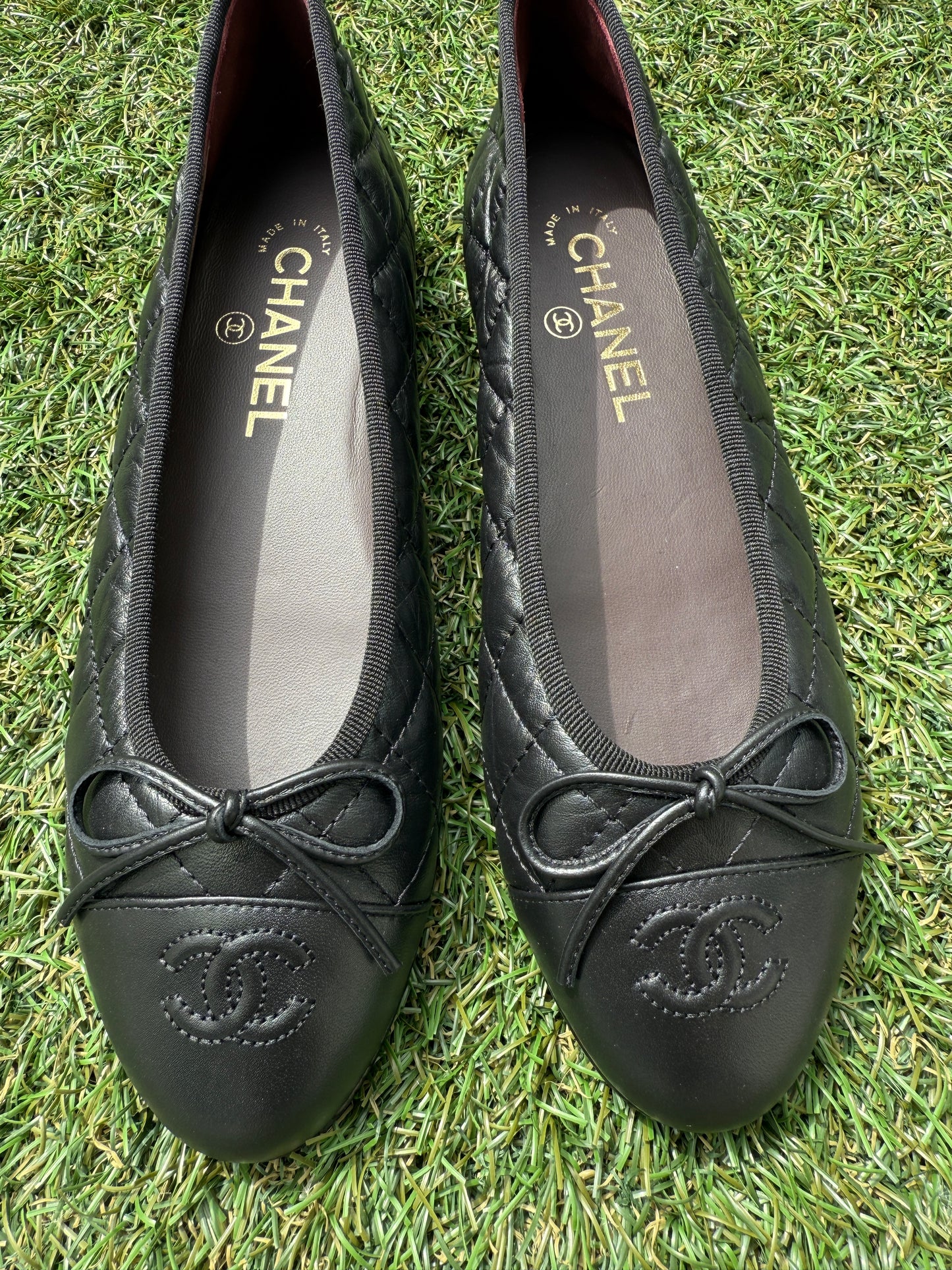 CHANEL CC LOGO BLACK QUILTED LEATHER BALLET BALLERINA FLATS SHOES CAP TOE