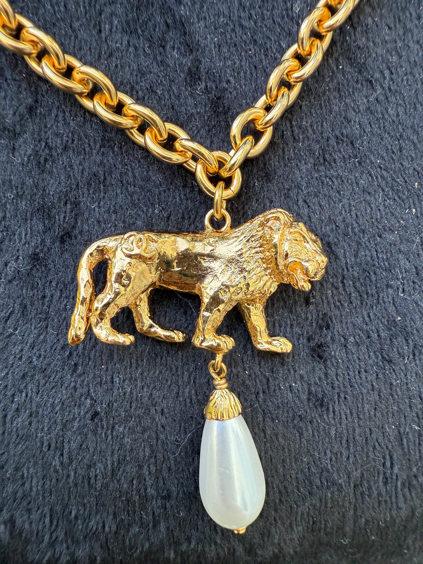 CHANEL 22A GOLD TONE LARGE CC LOGO PENDANT LION PEARL DROP CHARM CHAIN NECKLACE RUNWAY