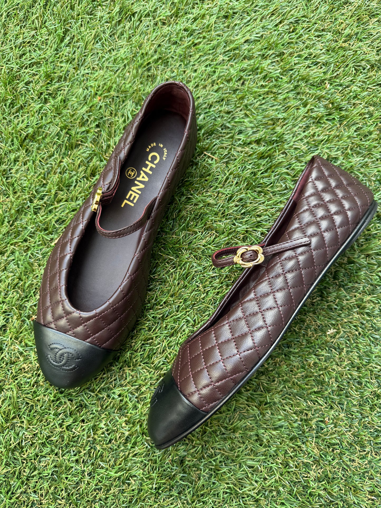 2025 CHANEL CC LOGO BURGUNDY BROWN LEATHER MARYJANE BALLET BALLERINA FLATS SHOES GOLD BUCKLE QUILTED CAP TOE