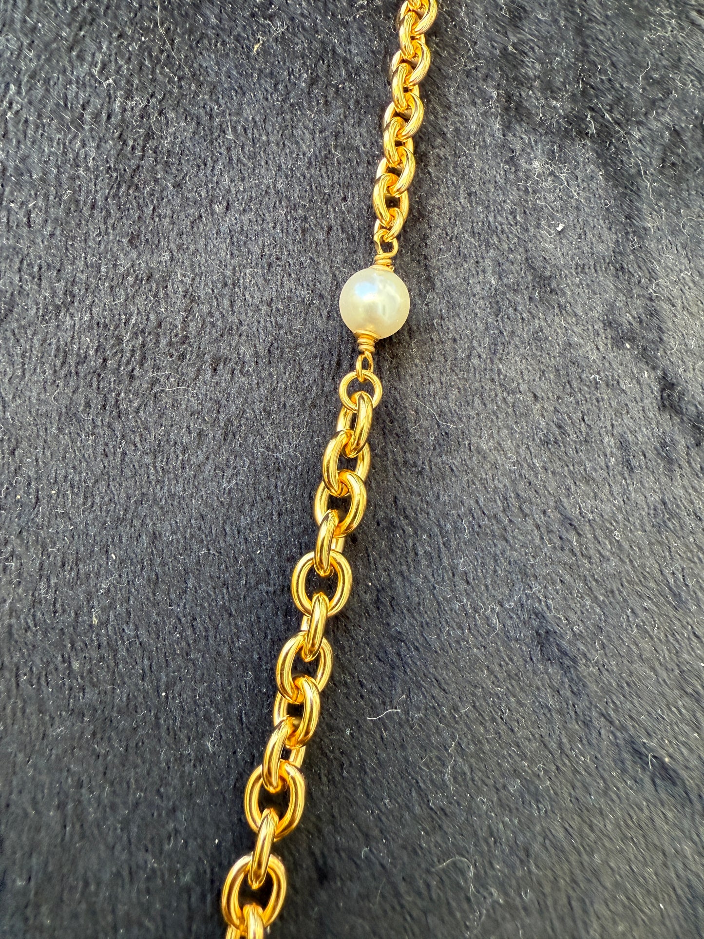 CHANEL 22A GOLD TONE LARGE CC LOGO PENDANT LION PEARL DROP CHARM CHAIN NECKLACE RUNWAY