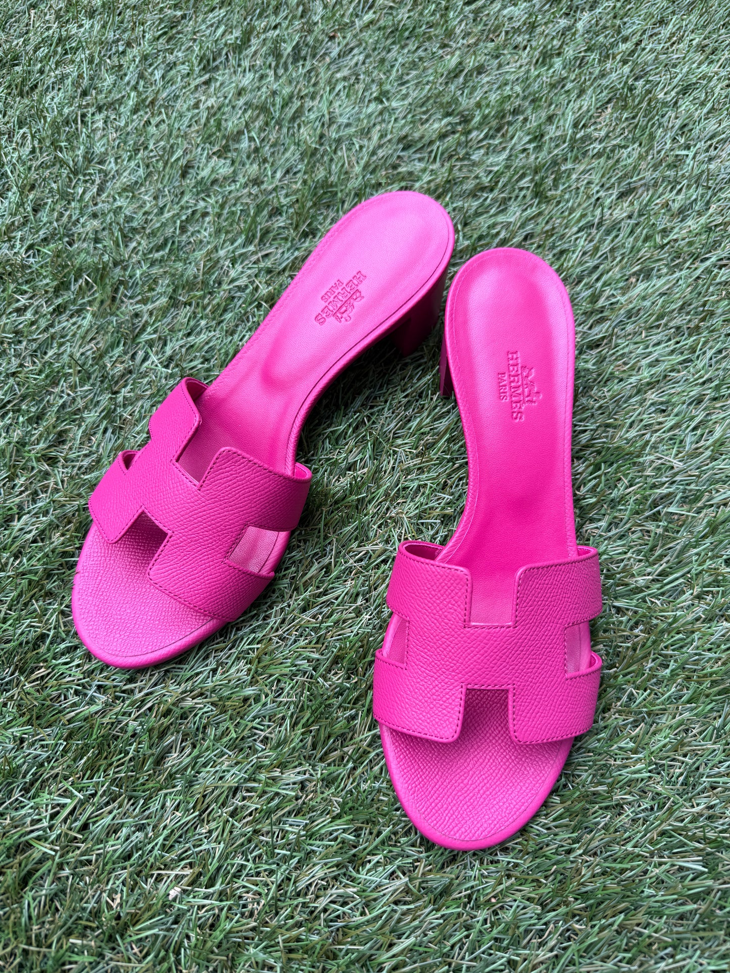 Hermes Oasis Rose Bougainvillier Fuchsia Pink Epsom Calfskin Sandals Slides Mules