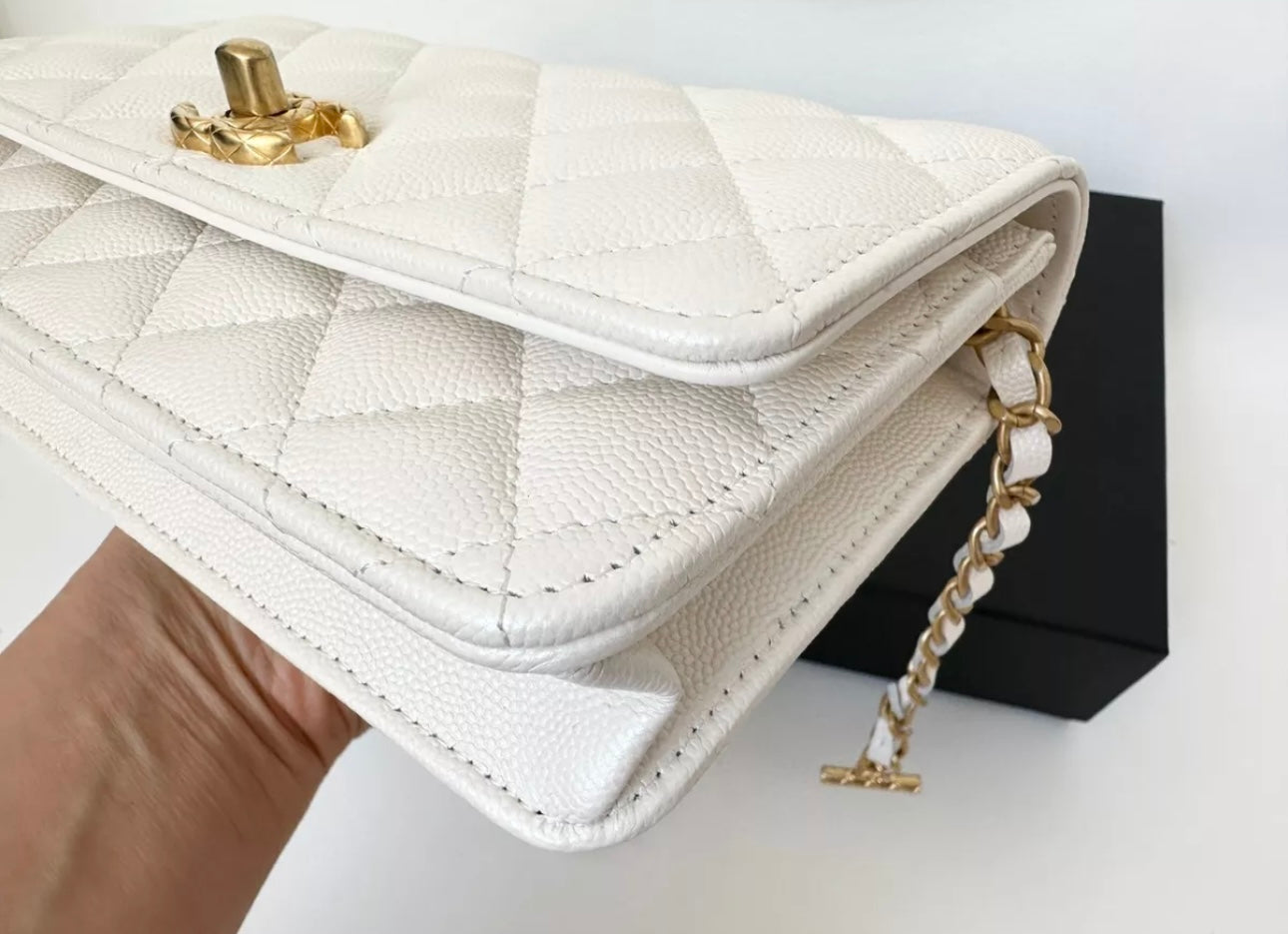CHANEL WHITE IRIDESCENT CAVIAR LEATHER WOC WALLET ON CHAIN CROSSBODY BAG GHW