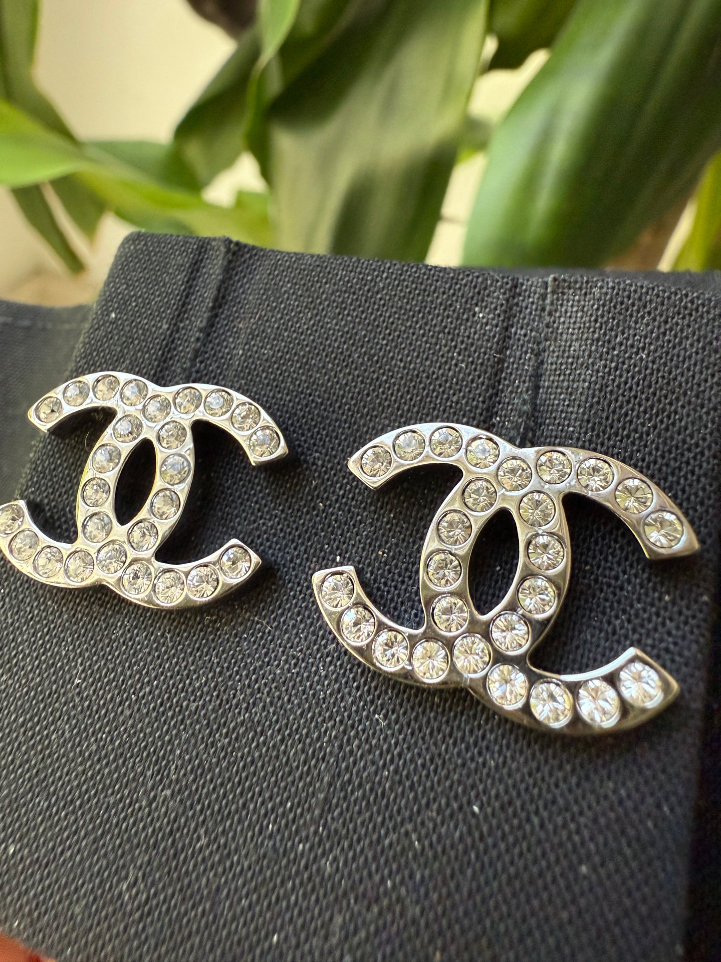 2017K CHANEL CLASSIC DARK SILVER RUTHENIUM GUNMETAL CC LOGO EARRINGS WHITE CRYSTALS STUDS