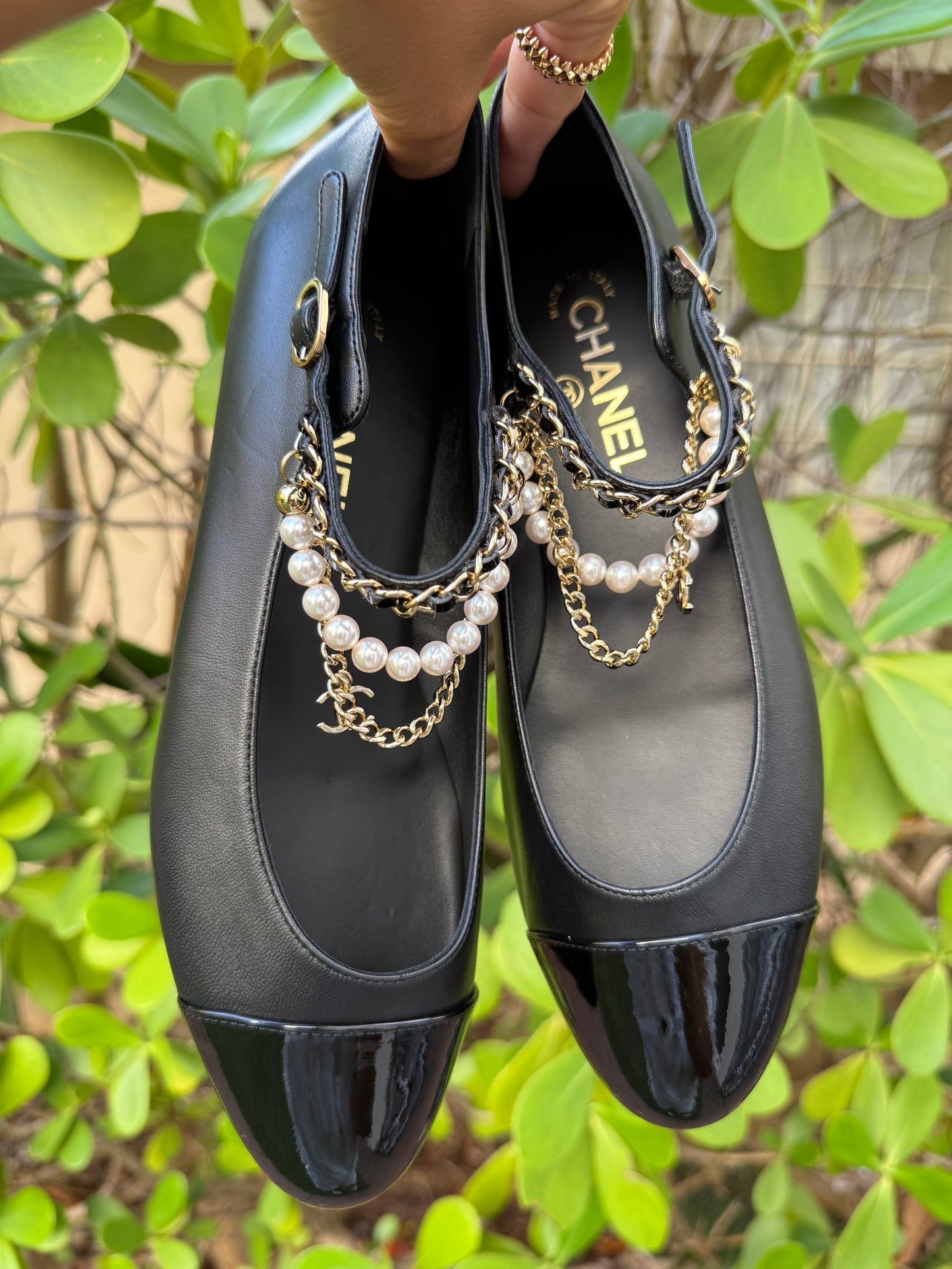 CHANEL CC LOGO BLACK LEATHER MARY-JANE BALLET FLAT SHOES PATENT CAP TOE PEARLS CHAIN ANKLE STRAP