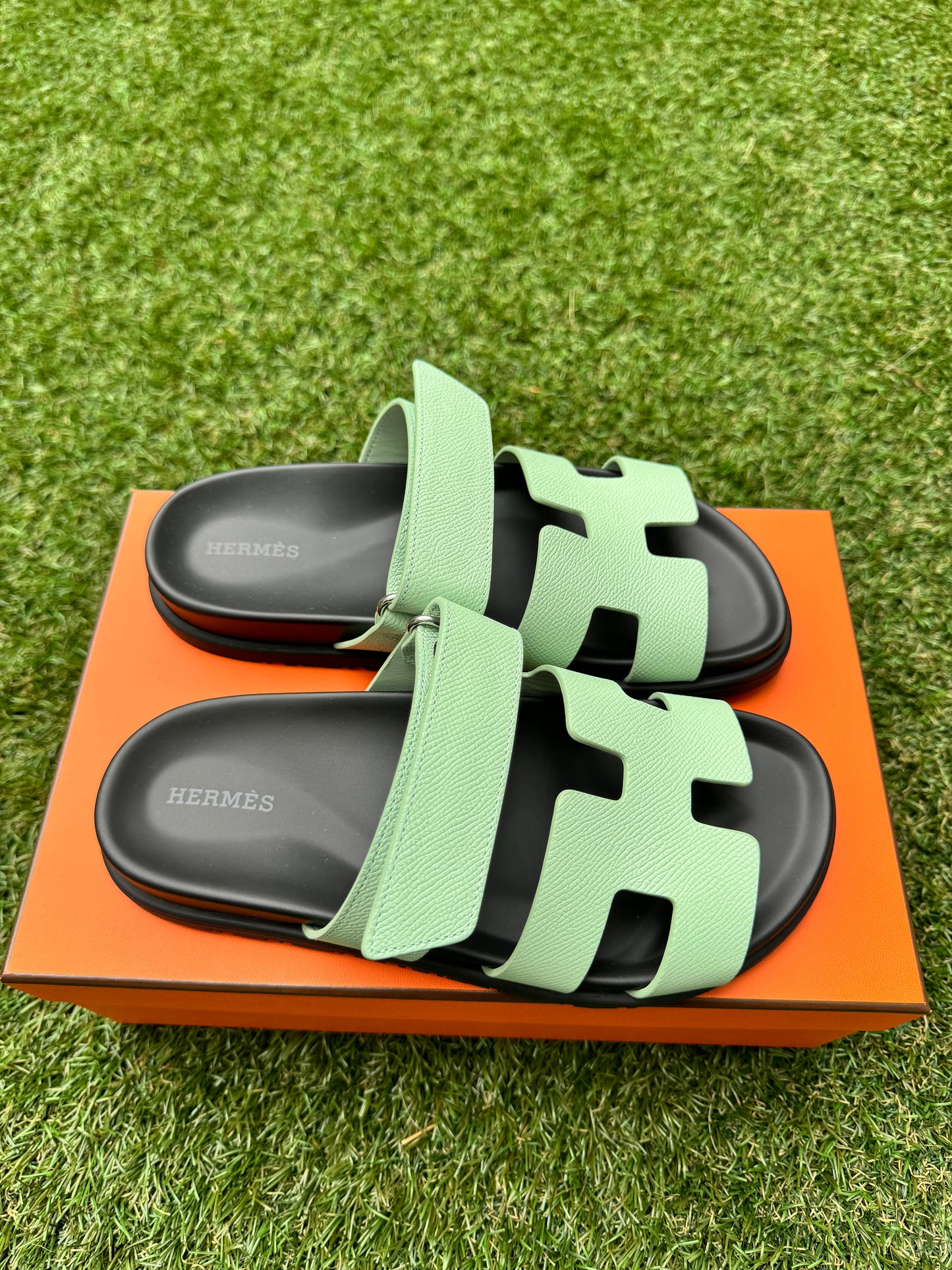 HERMES H CHYPRE GREEN VERT JADE EPSOM LEATHER SANDALS SHOES FLAT SLIDES