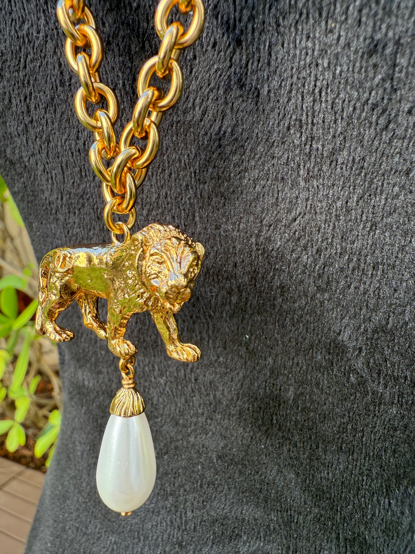 CHANEL 22A GOLD TONE LARGE CC LOGO PENDANT LION PEARL DROP CHARM CHAIN NECKLACE RUNWAY