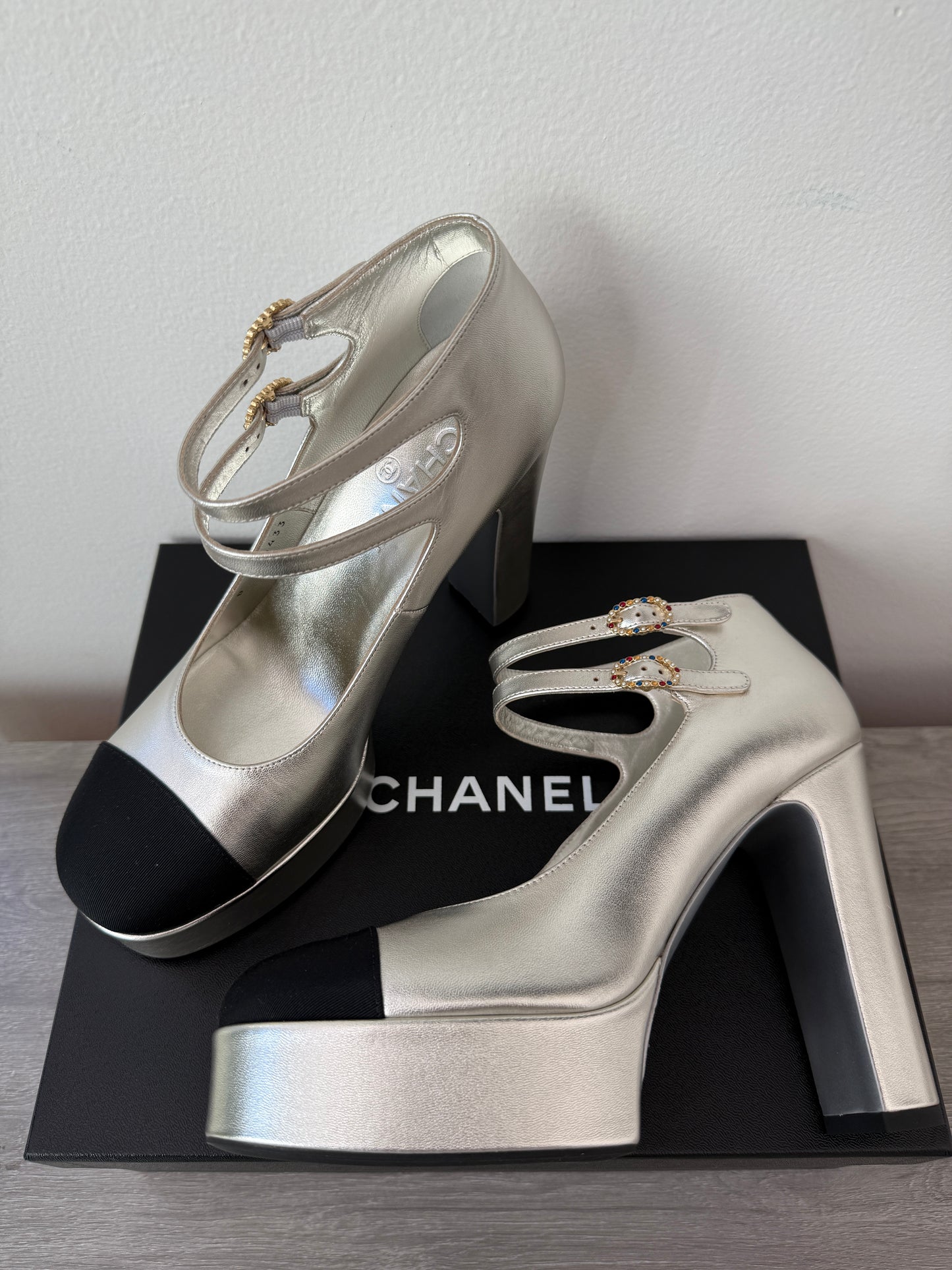2025 CHANEL BLACK CC LOGO CAPTOE SILVER LEATHER MARYJANE HEELS PLATFORM PUPMS