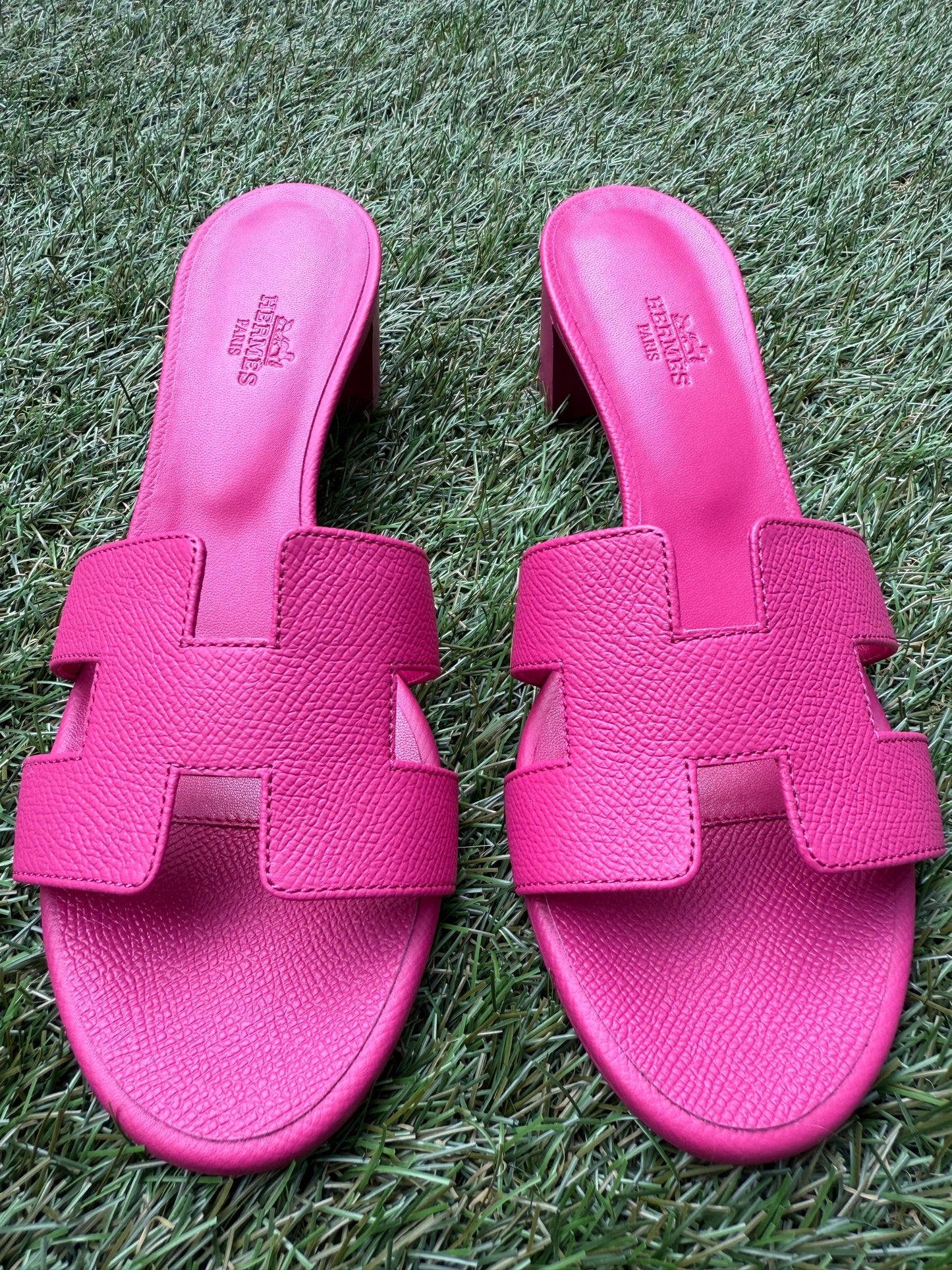 Hermes Oasis Rose Bougainvillier Fuchsia Pink Epsom Calfskin Sandals Slides Mules