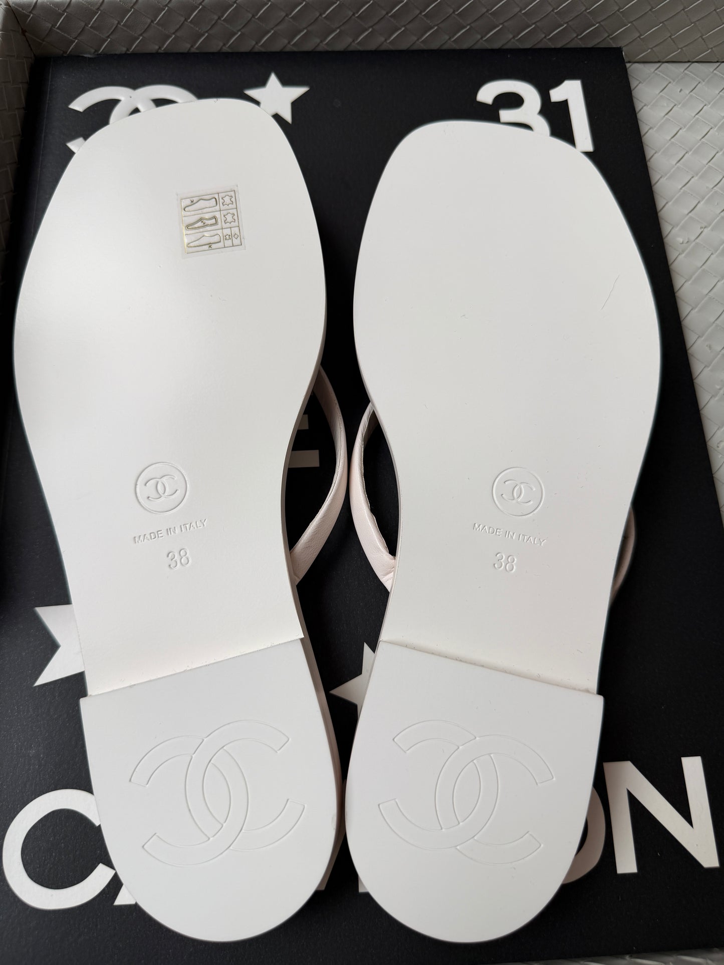 Chanel 2026 MÉTIERS D’ART Ivory White Leather Gold CC Logo Flip Flops Slides Flat Sandals Thongs