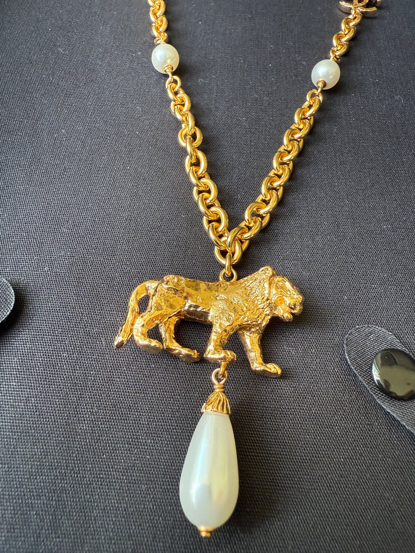 CHANEL 22A GOLD TONE LARGE CC LOGO PENDANT LION PEARL DROP CHARM CHAIN NECKLACE RUNWAY