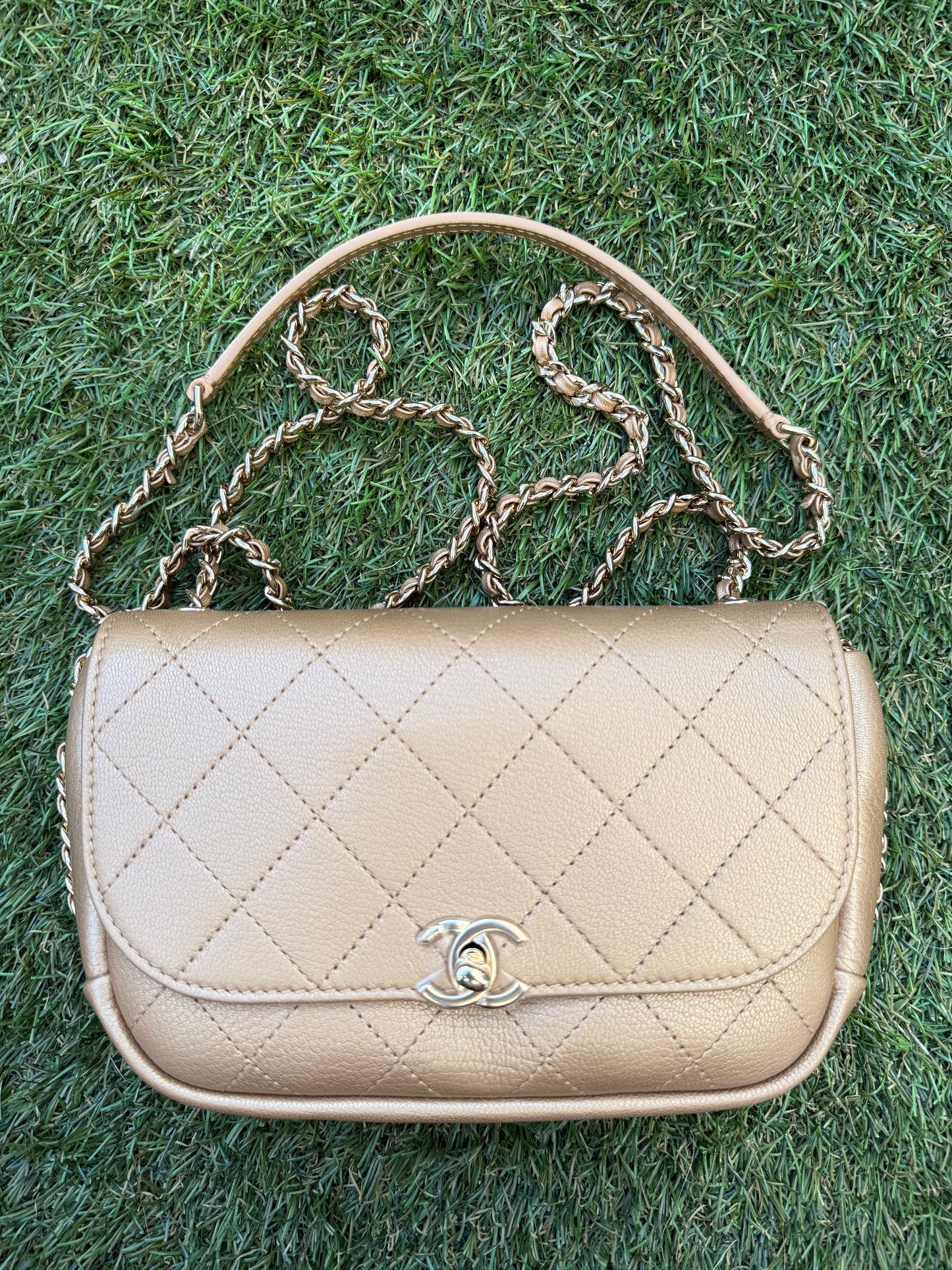 CHANEL GOLD IRIDESCENT GOATSKIN LEATHER CROSSBODY MESSENGER MINI FLAP BAG GHW