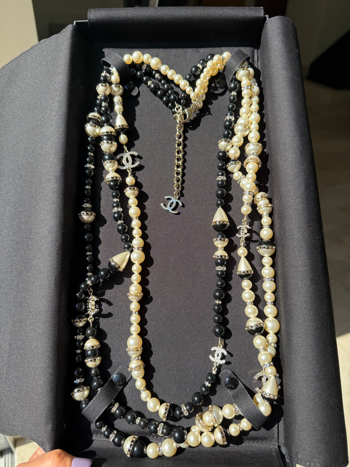 CHANEL 2021A GOLD TONE CC LOGO WHITE/BLACK PEARLS CRYSTAL BALLS TRIPLE LONG NECKLACE