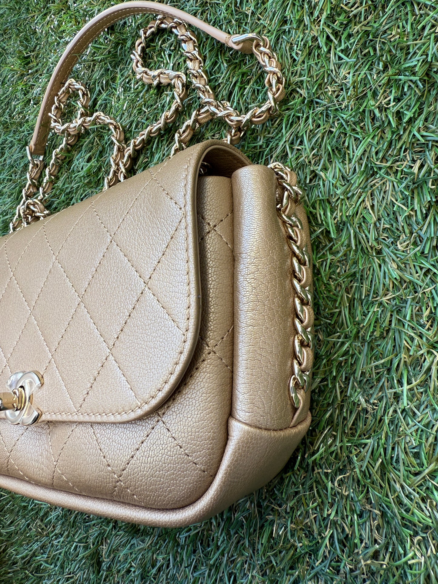 CHANEL GOLD IRIDESCENT GOATSKIN LEATHER CROSSBODY MESSENGER MINI FLAP BAG GHW