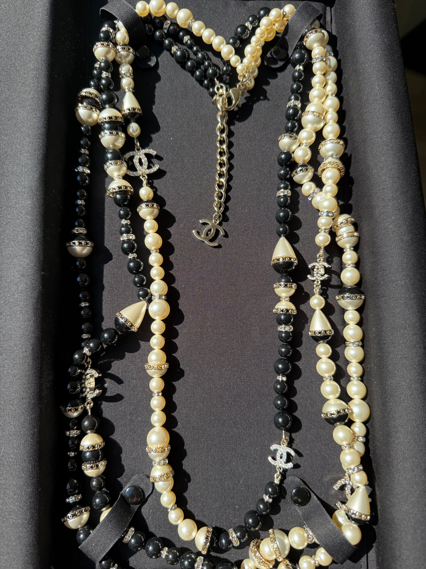 CHANEL 2021A GOLD TONE CC LOGO WHITE/BLACK PEARLS CRYSTAL BALLS TRIPLE LONG NECKLACE