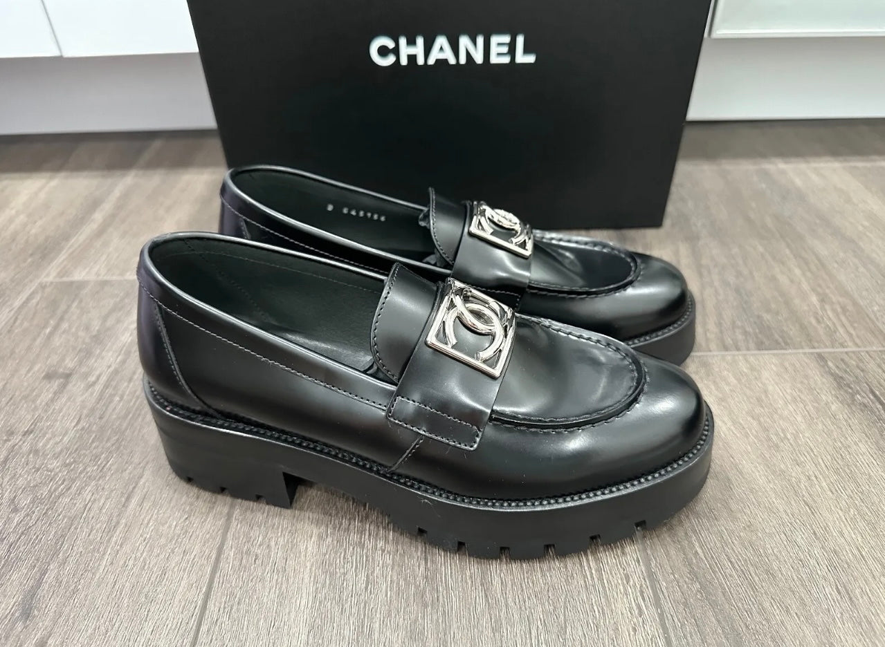 2023 CHANEL BLACK LEATHER METAL CC LOAFERS OXFORD SHOES MOCCASINS