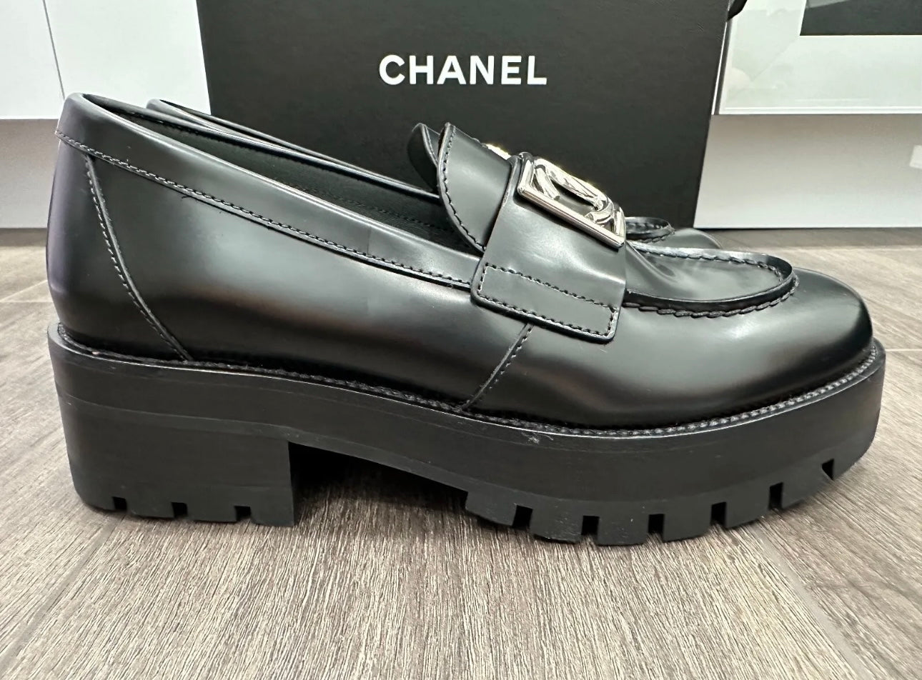 2023 CHANEL BLACK LEATHER METAL CC LOAFERS OXFORD SHOES MOCCASINS