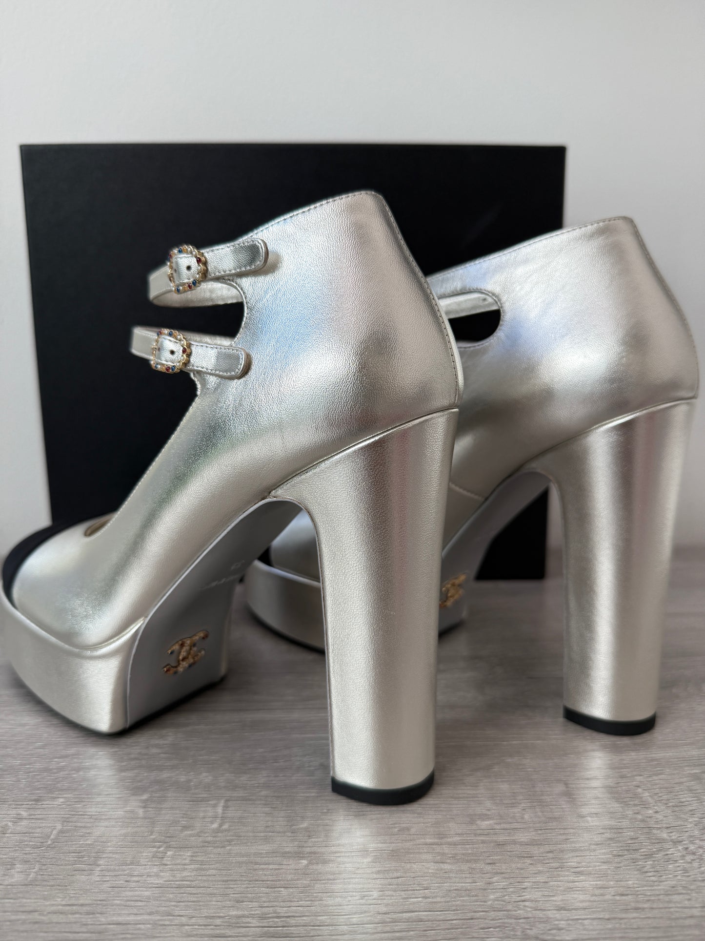 2025 CHANEL BLACK CC LOGO CAPTOE SILVER LEATHER MARYJANE HEELS PLATFORM PUPMS