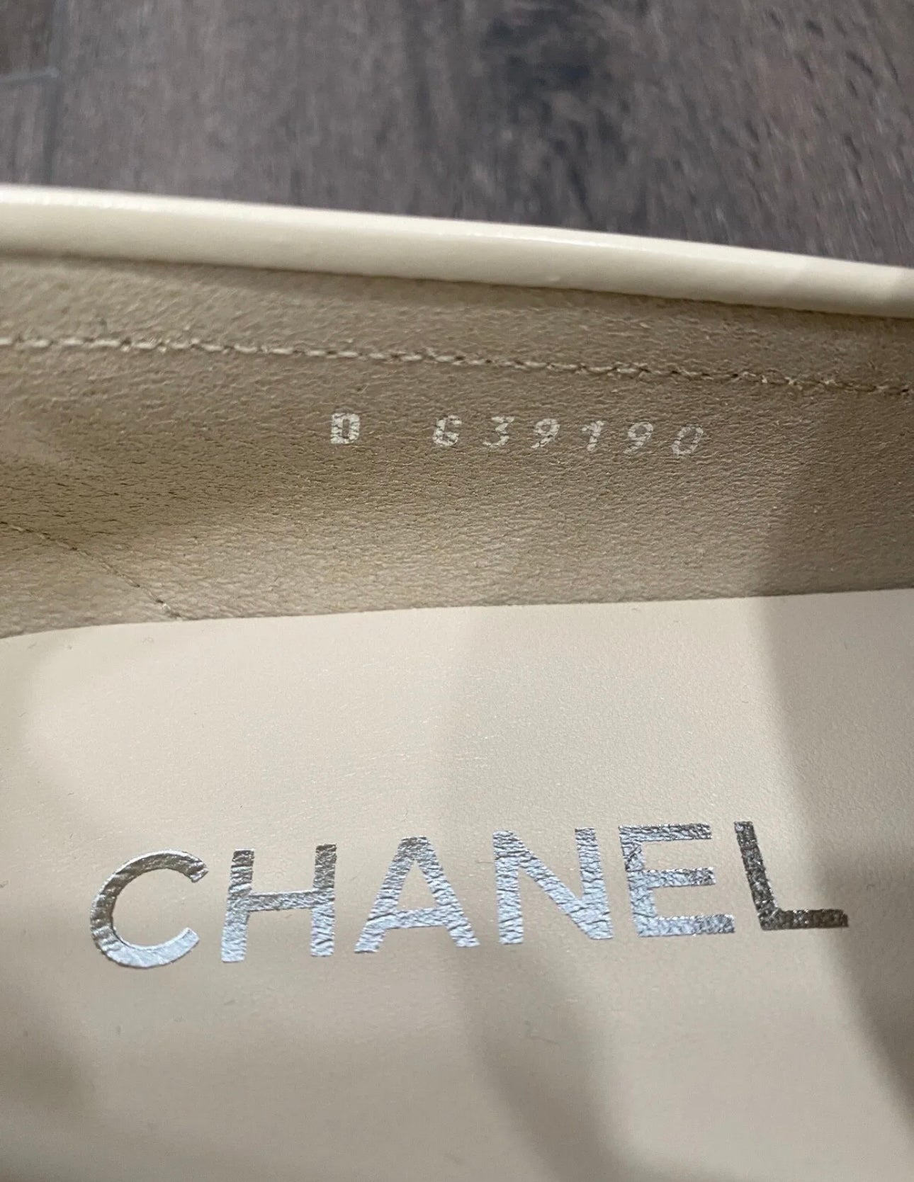 CHANEL IVORY SHINY LEATHER LOAFERS OXFORD SHOES
