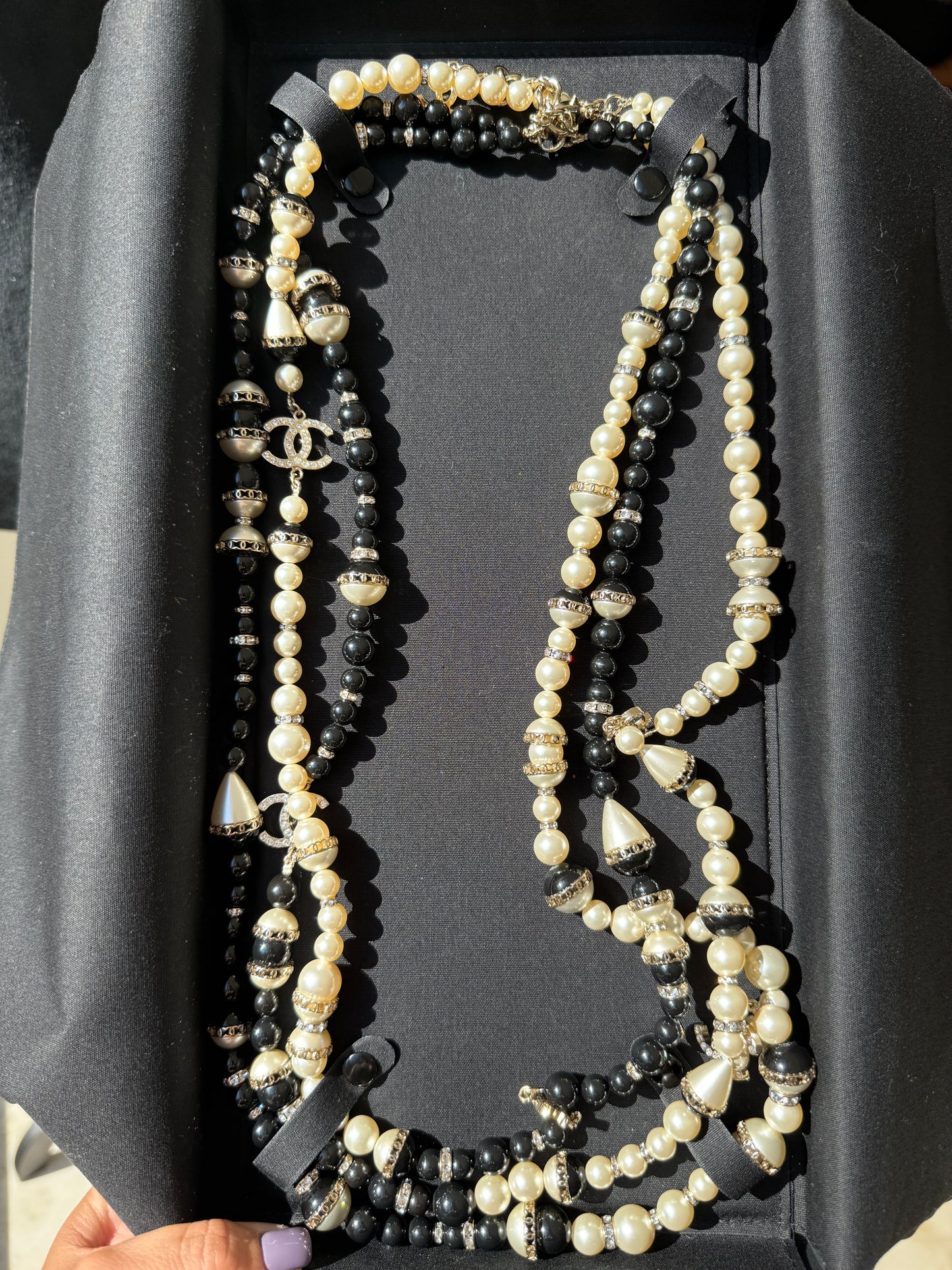 CHANEL 2021A GOLD TONE CC LOGO WHITE/BLACK PEARLS CRYSTAL BALLS TRIPLE LONG NECKLACE