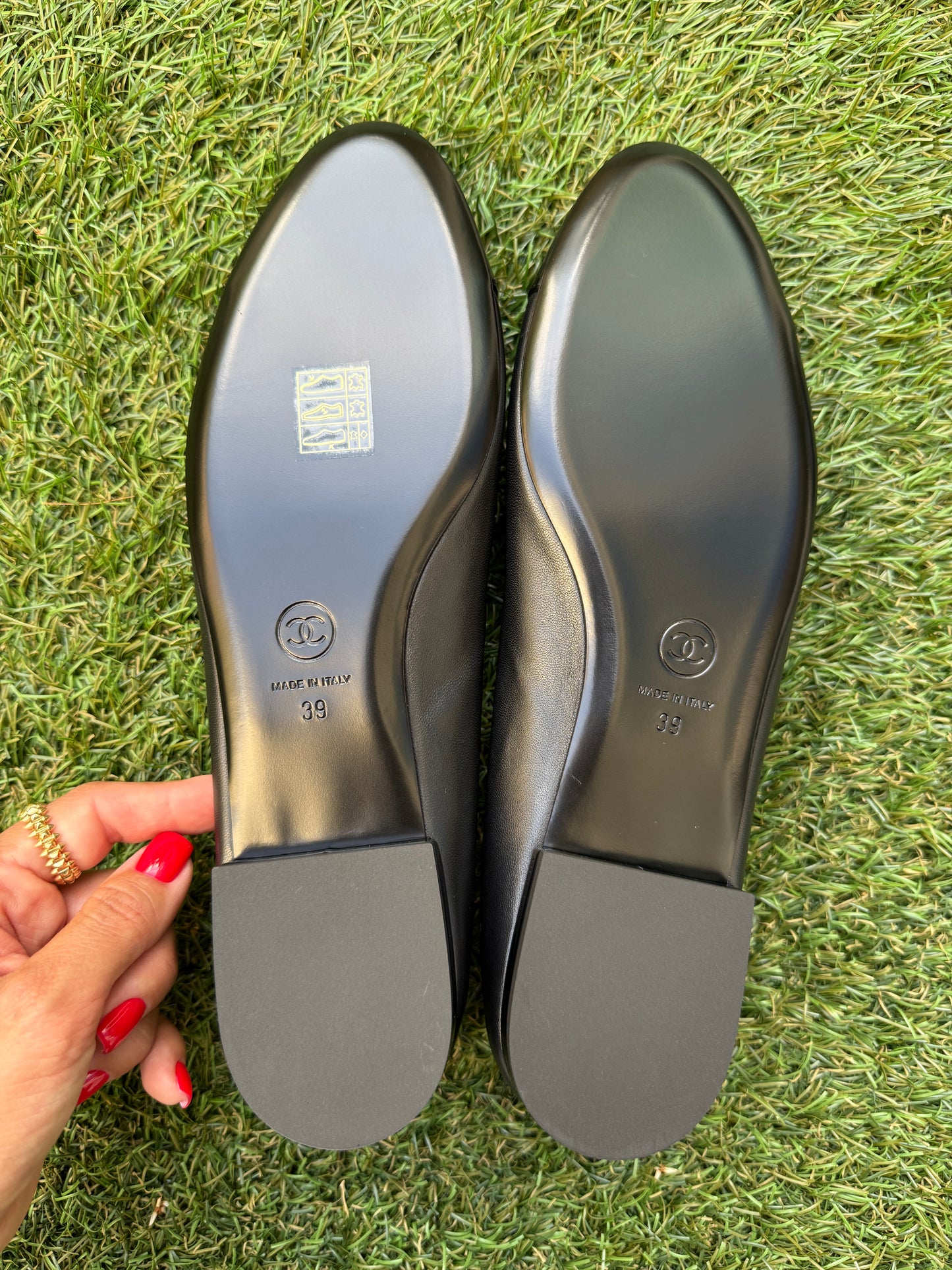CHANEL CC LOGO BLACK LEATHER MARY-JANE BALLET FLAT SHOES PATENT CAP TOE PEARLS CHAIN ANKLE STRAP