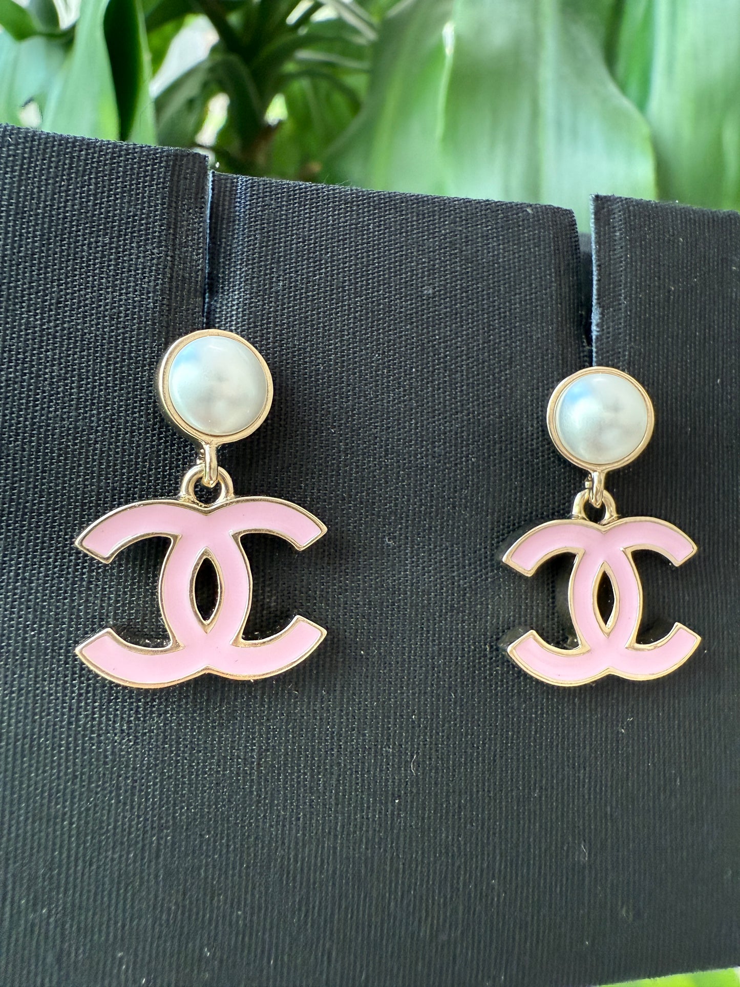 Chanel 25P CC Logo Pink Metal Resin Gold Tone Stud Pearl Pendant Earrings Small