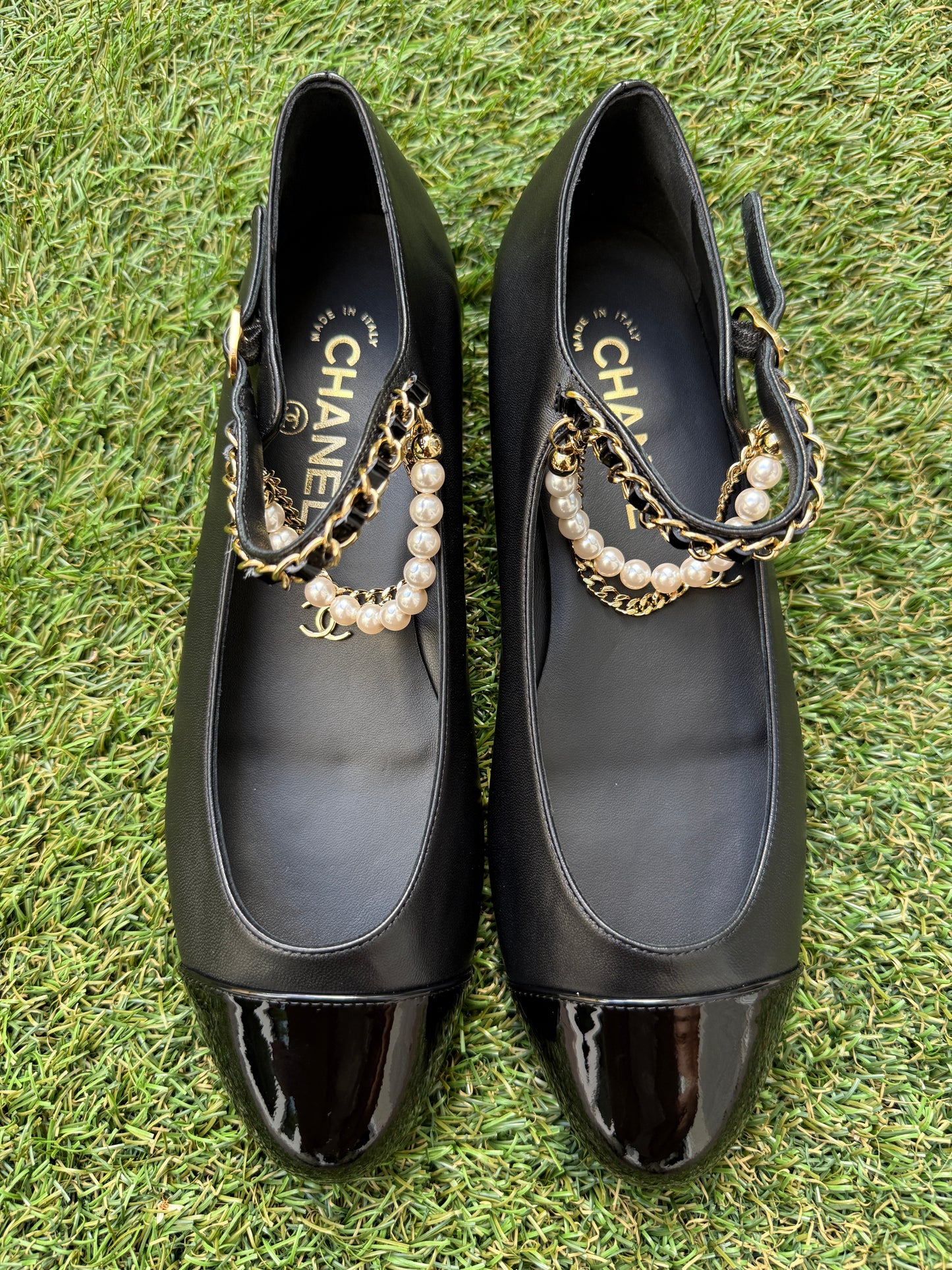 CHANEL CC LOGO BLACK LEATHER MARY-JANE BALLET FLAT SHOES PATENT CAP TOE PEARLS CHAIN ANKLE STRAP