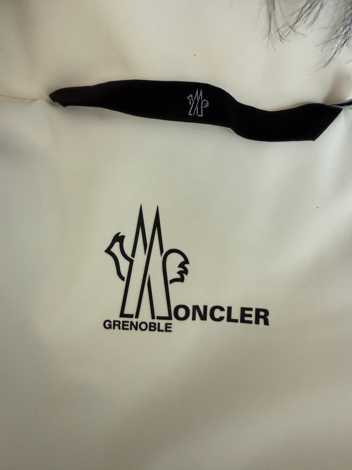 Moncler Grenoble Vizelle Off-White Ivory Lamb Detachable Fur Down Puffer Apres Ski Jacket Black Belted