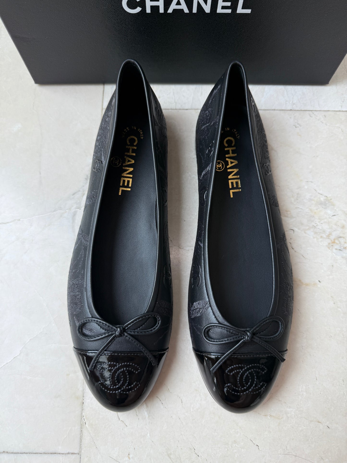 CHANEL CC LOGO STAMPED EMBOSSED CAMELLIA BLACK LEATHER BALLET BALLERINA FLATS SHOES