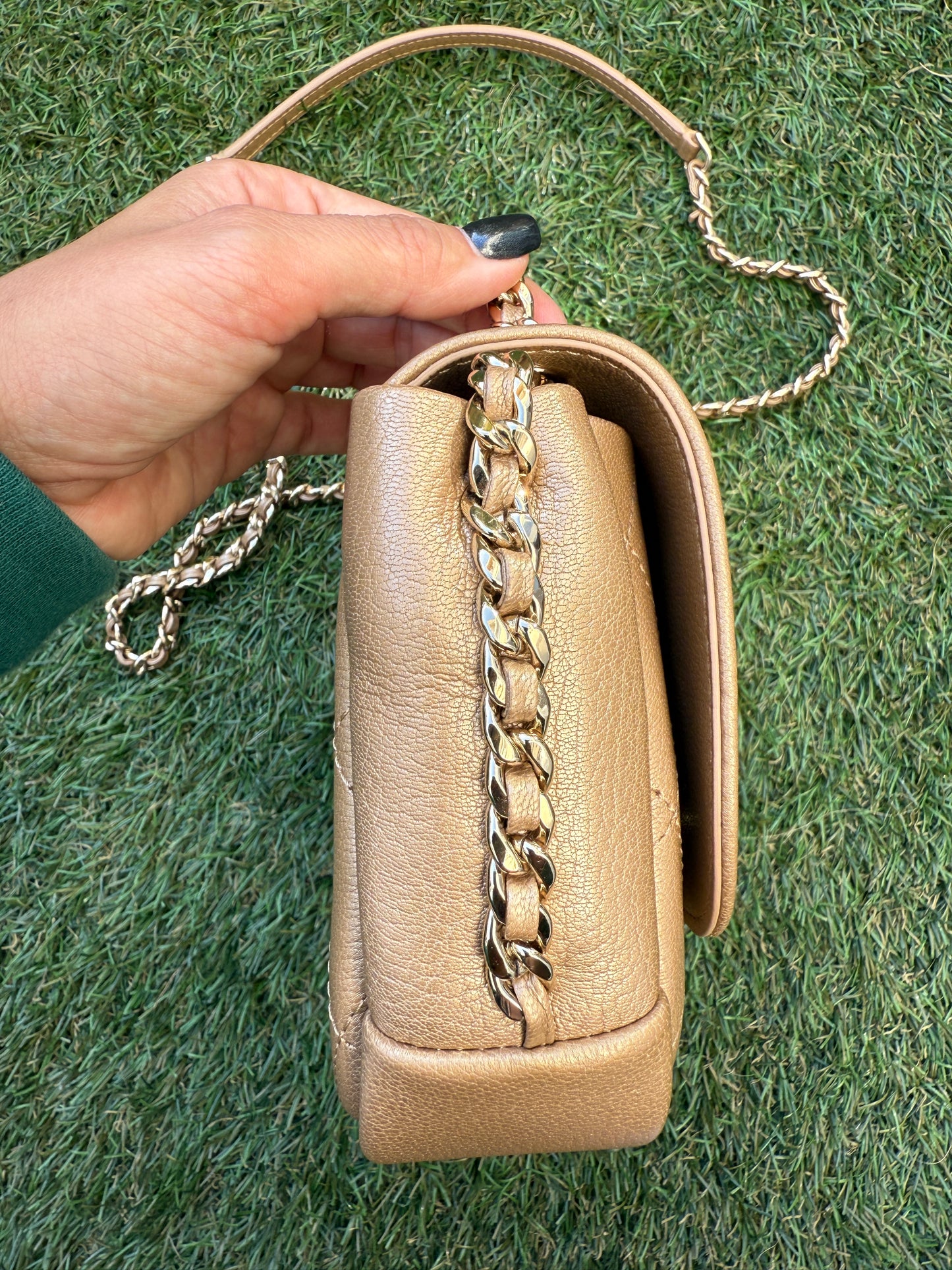 CHANEL GOLD IRIDESCENT GOATSKIN LEATHER CROSSBODY MESSENGER MINI FLAP BAG GHW
