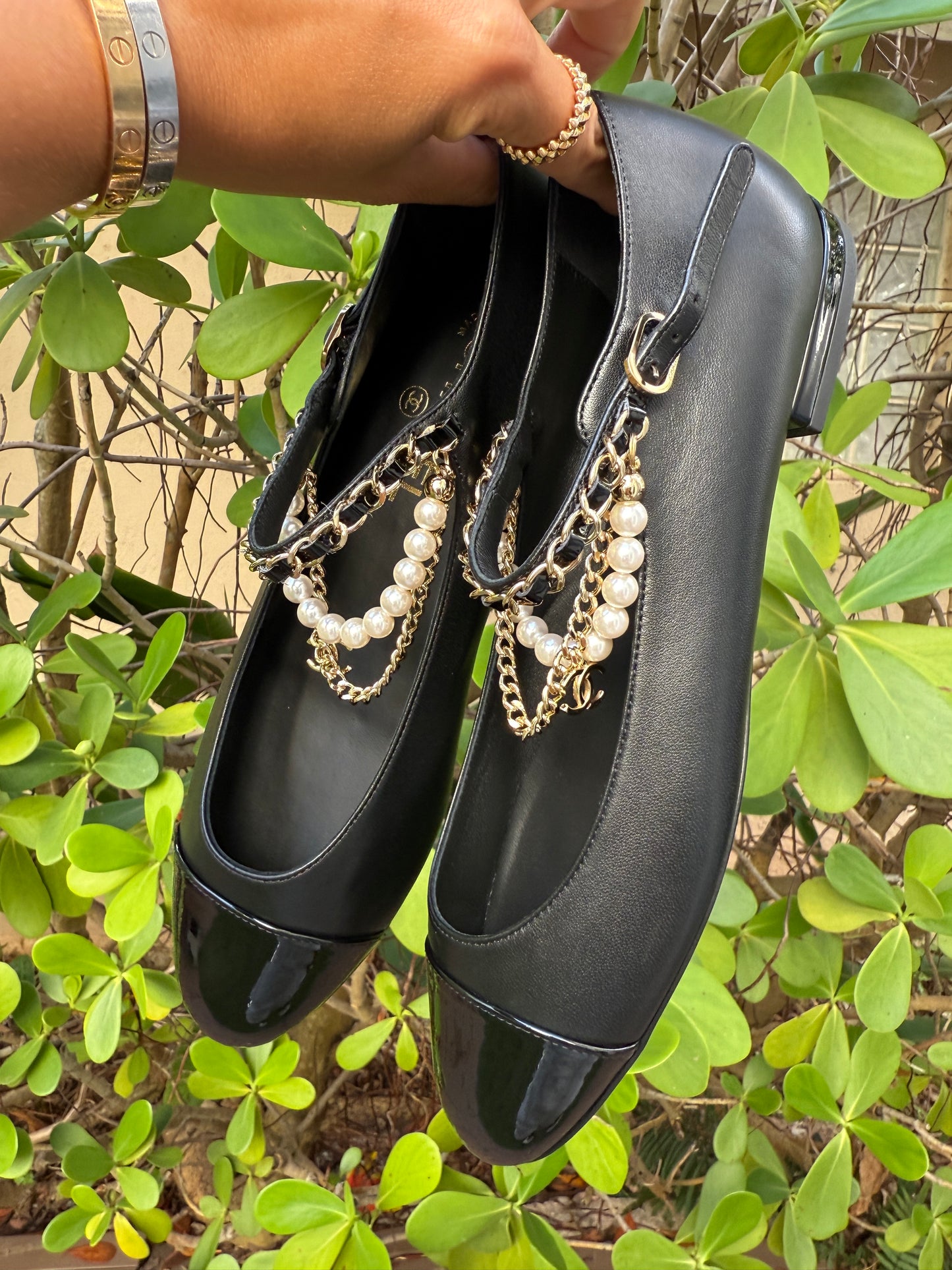 CHANEL CC LOGO BLACK LEATHER MARY-JANE BALLET FLAT SHOES PATENT CAP TOE PEARLS CHAIN ANKLE STRAP