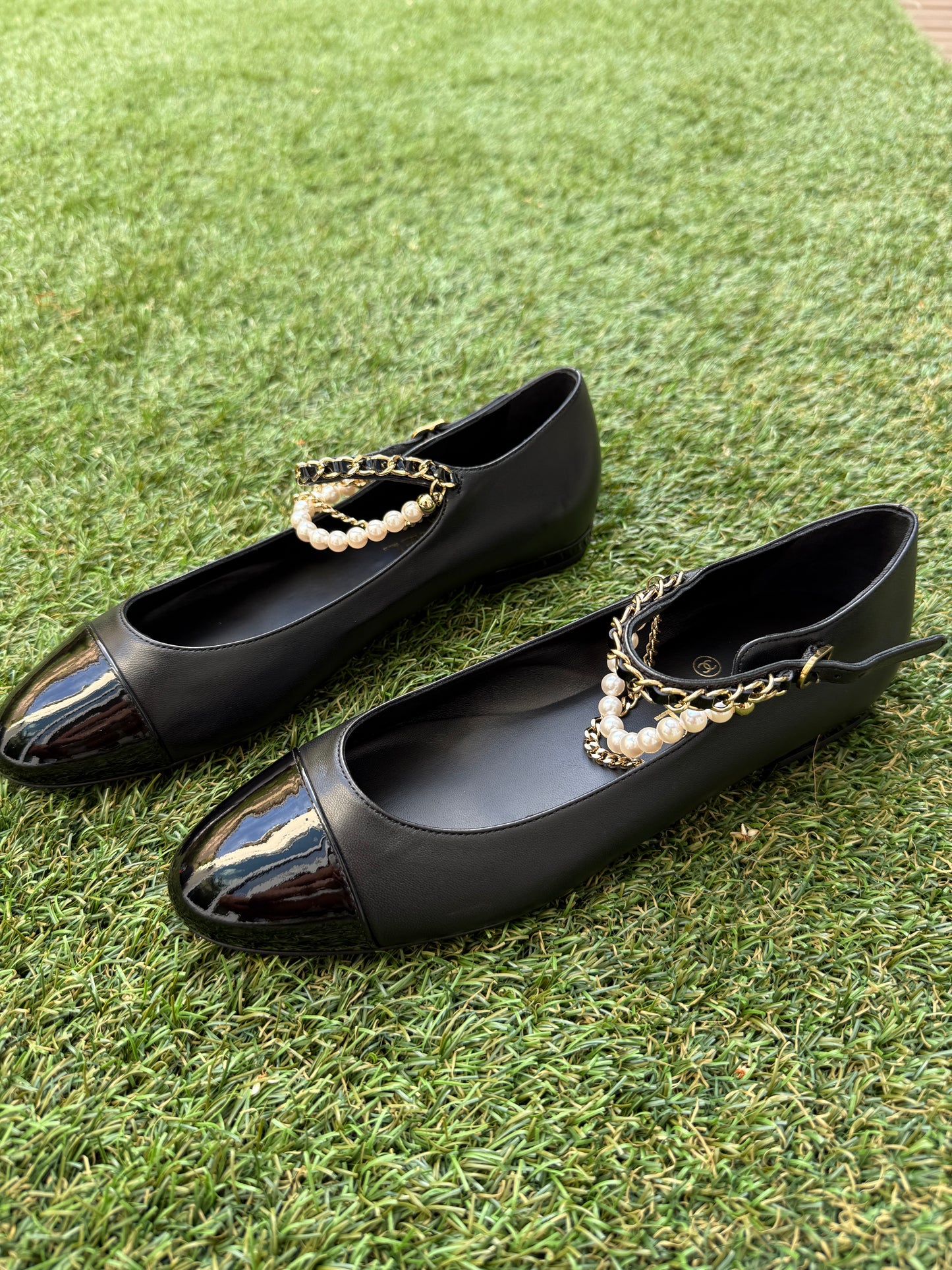 CHANEL CC LOGO BLACK LEATHER MARY-JANE BALLET FLAT SHOES PATENT CAP TOE PEARLS CHAIN ANKLE STRAP