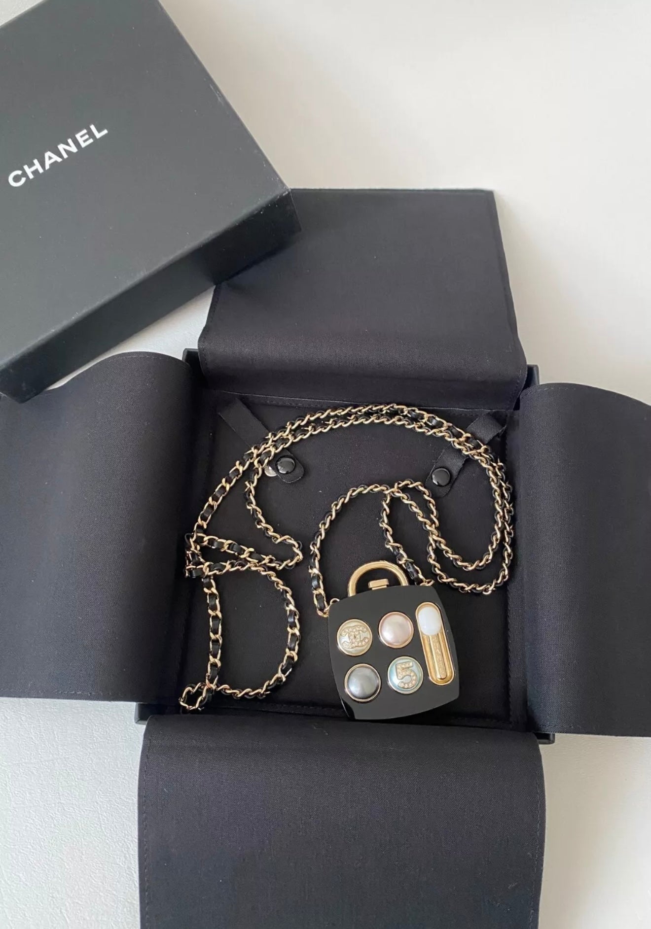 $3.5K CHANEL 2023S GOLD METAL & RESIN COMPACT POWDER COSMETIC PENDANT CHARM BLACK CHAIN NECKLACE