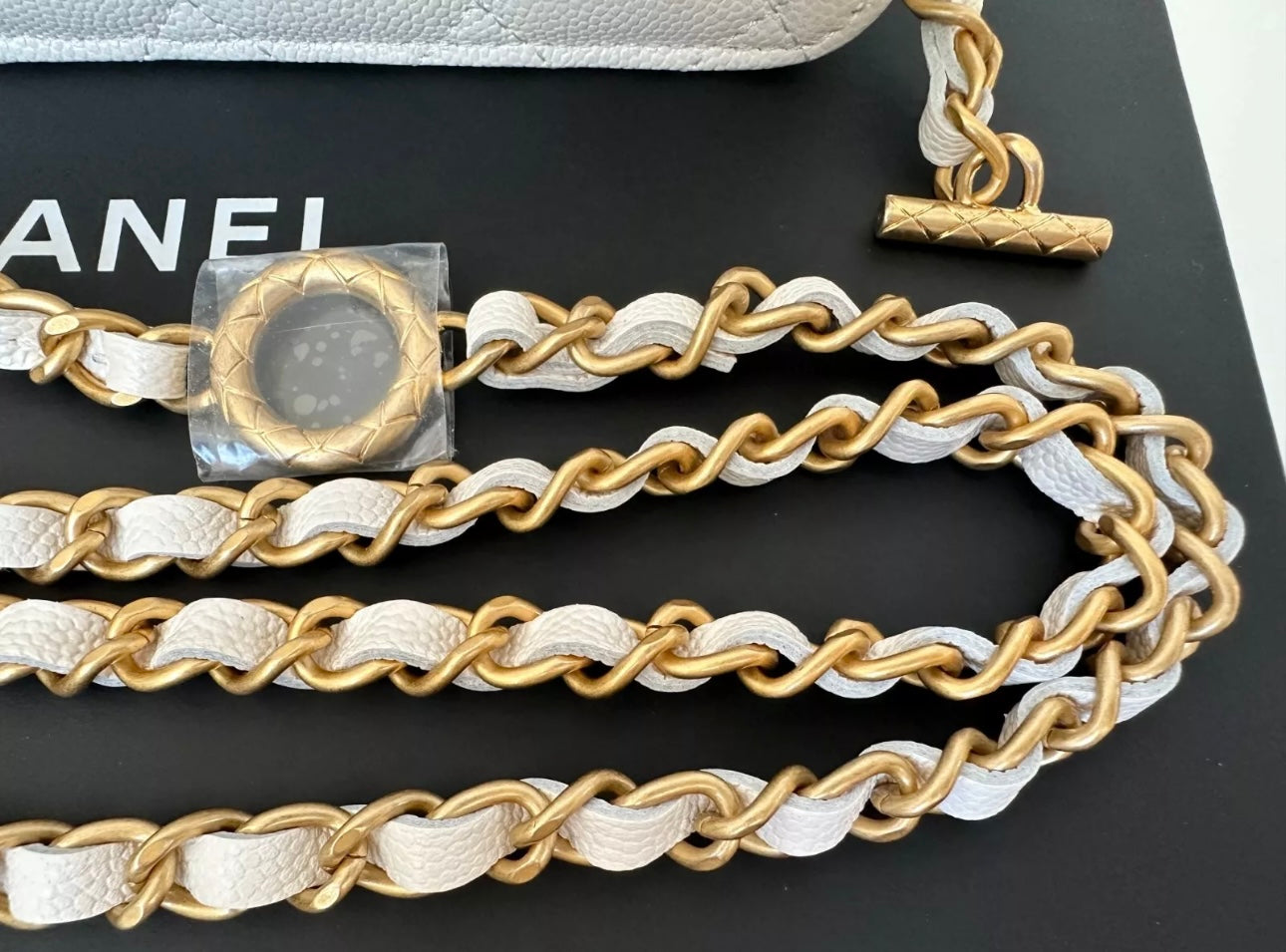 CHANEL WHITE IRIDESCENT CAVIAR LEATHER WOC WALLET ON CHAIN CROSSBODY BAG GHW