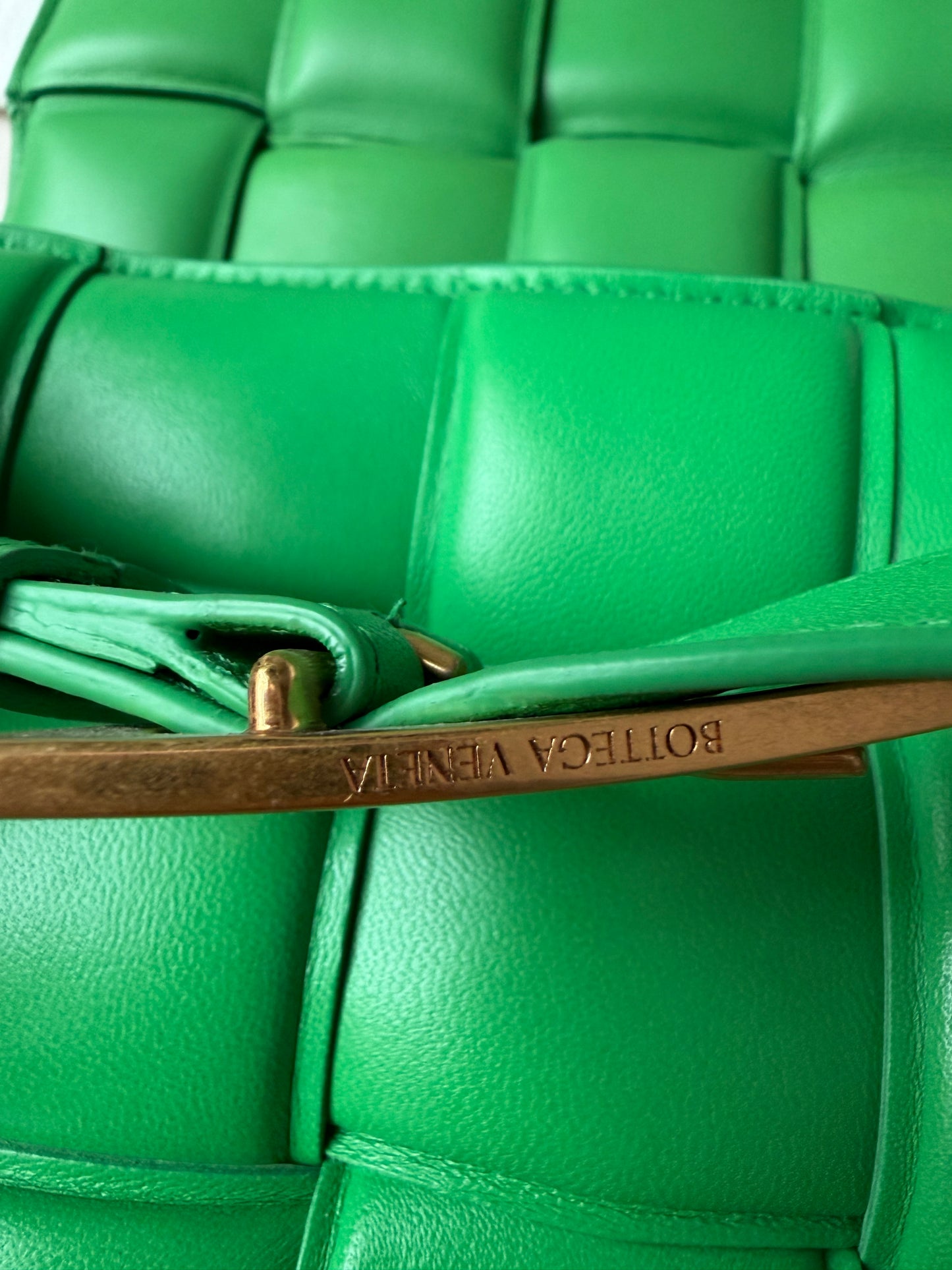 BOTTEGA VENETA PARAKEET GRASS GREEN INTRECCIATO PADDED CASSETTE BAG CROSSBODY HANDBAG