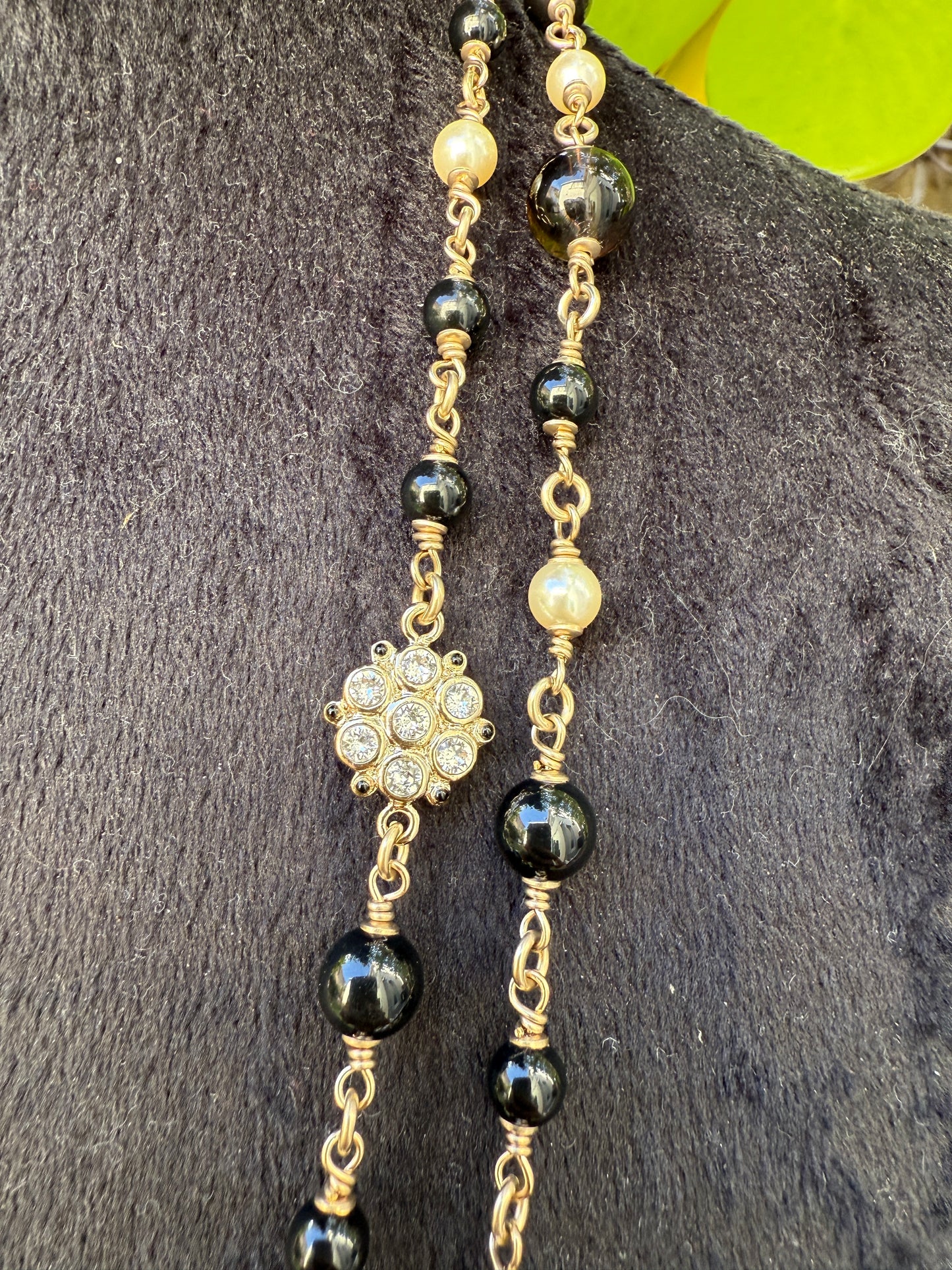 CHANEL 2019B GOLDEN TONE CC LOGO WHITE/BLACK PEARLS CRYSTAL BALLS LONG NECKLACE