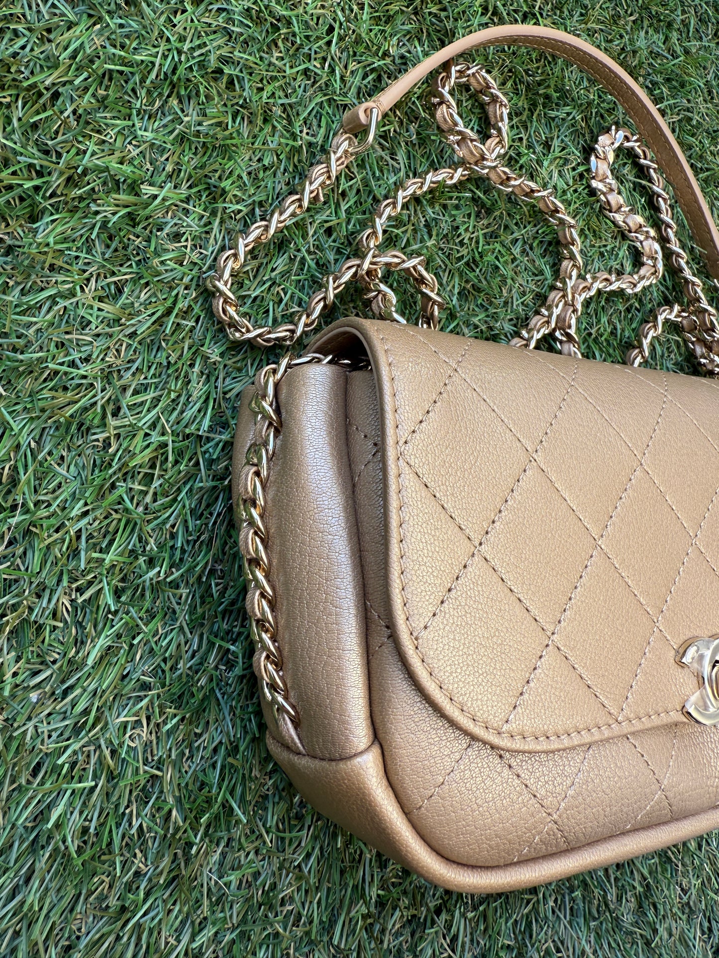 CHANEL GOLD IRIDESCENT GOATSKIN LEATHER CROSSBODY MESSENGER MINI FLAP BAG GHW