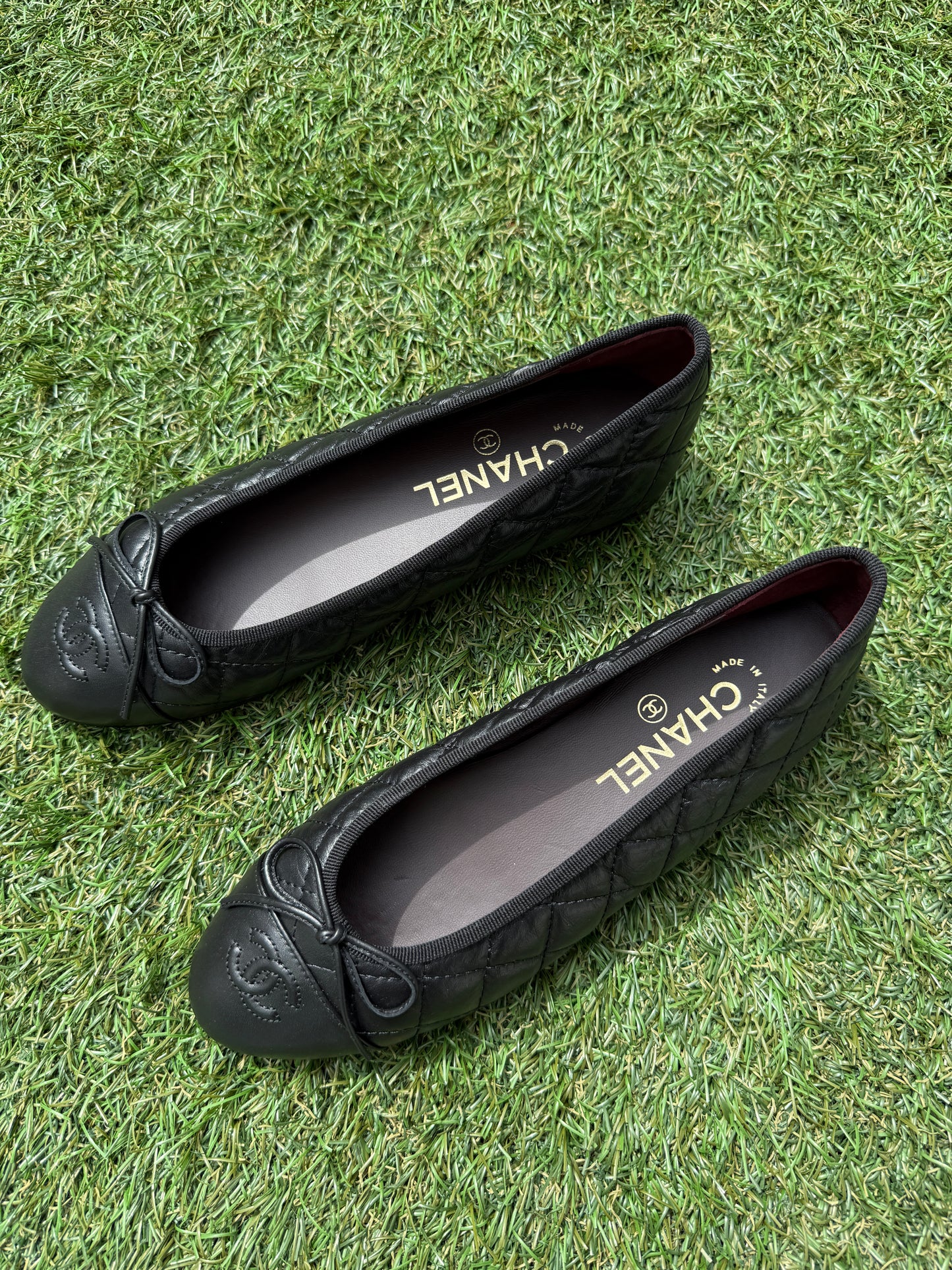 CHANEL CC LOGO BLACK QUILTED LEATHER BALLET BALLERINA FLATS SHOES CAP TOE